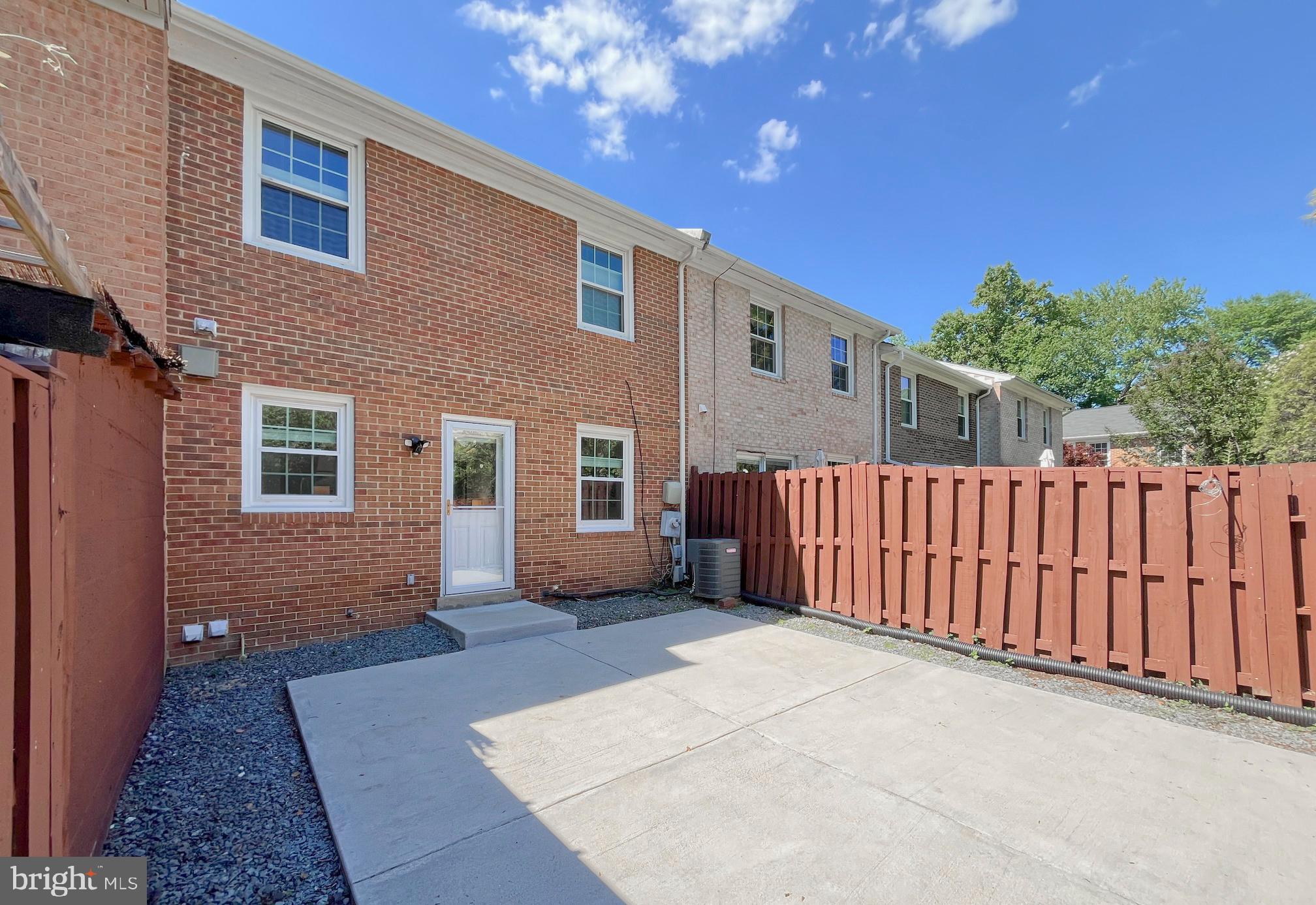 STRATHMEADE SQUARE - Residential