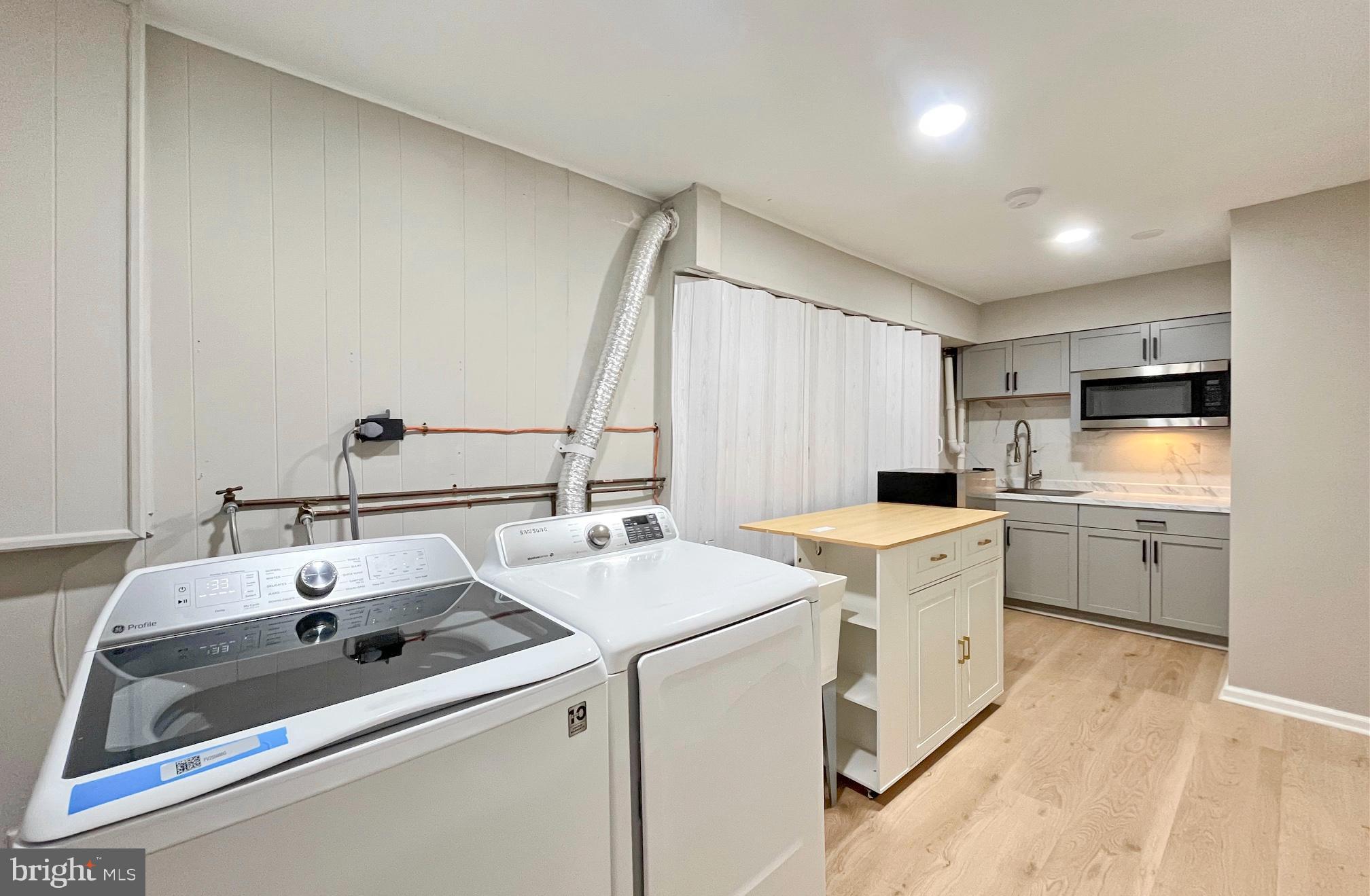 STRATHMEADE SQUARE - Residential