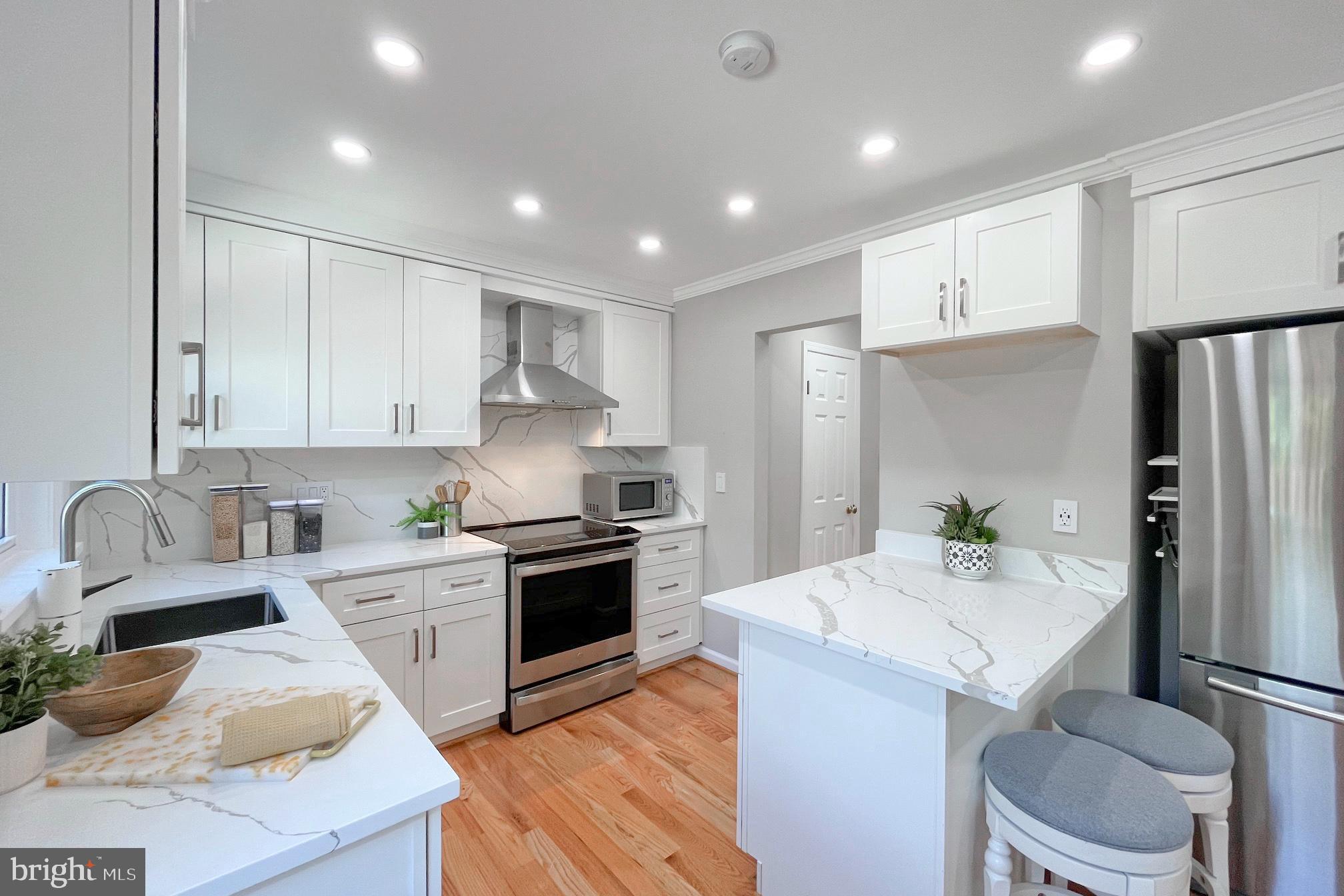 STRATHMEADE SQUARE - Residential