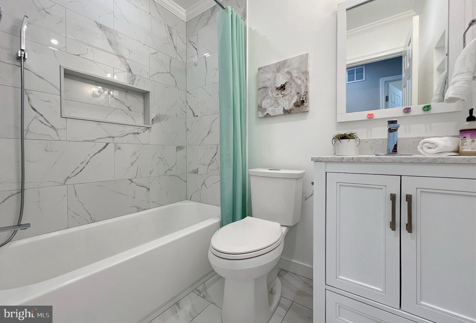 STRATHMEADE SQUARE - Residential