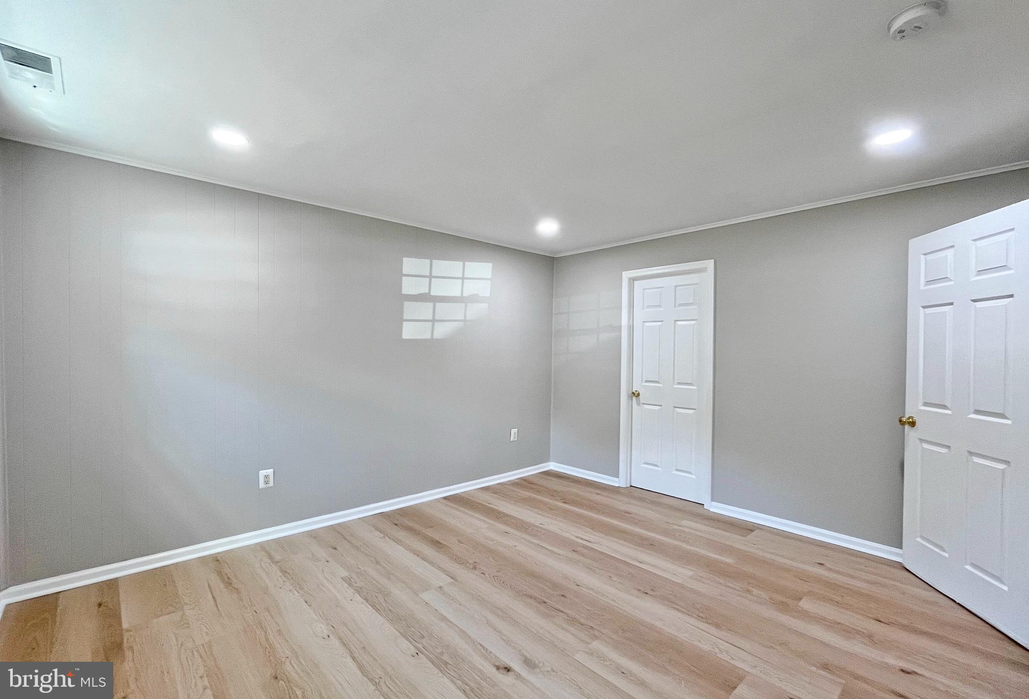 STRATHMEADE SQUARE - Residential