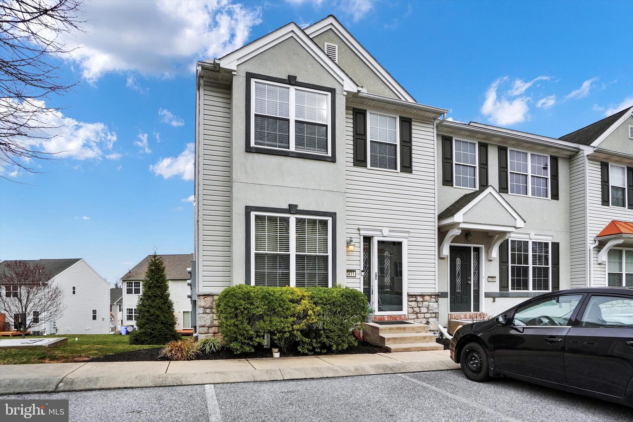 IVY GREENS CONDOMINIUMS - Residential