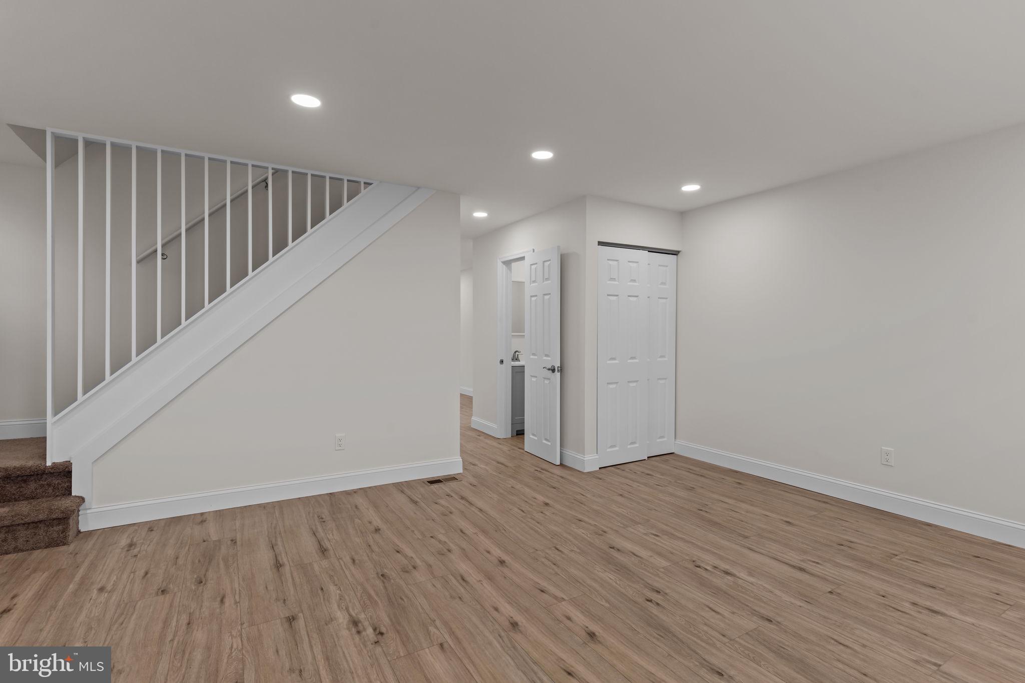 PARKWOOD - Residential Lease