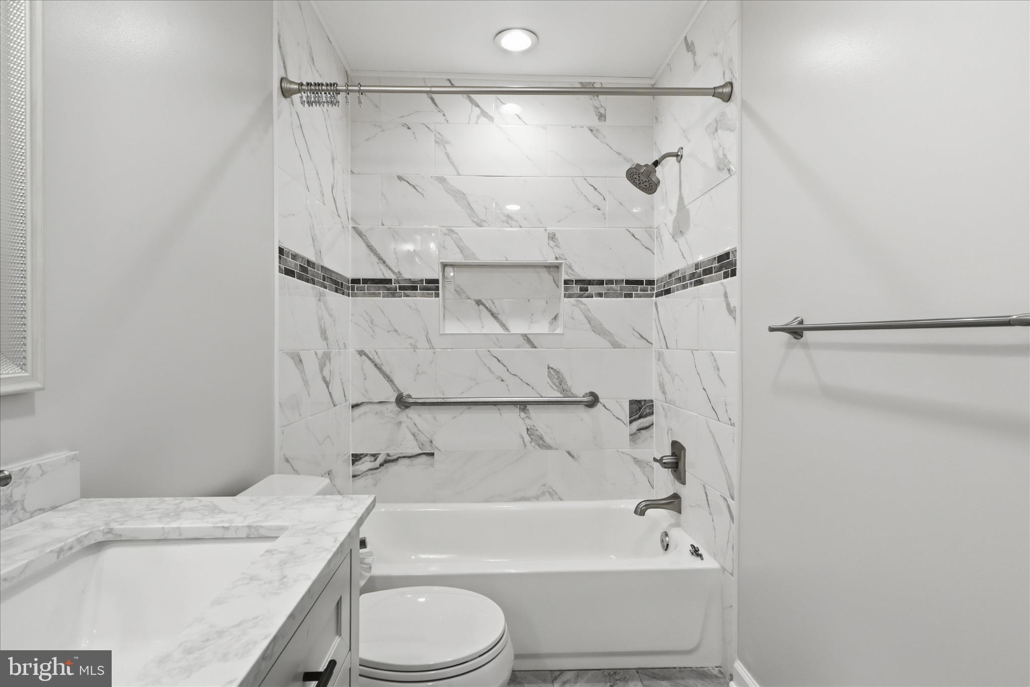MONTGOMERY SQUARE - Residential