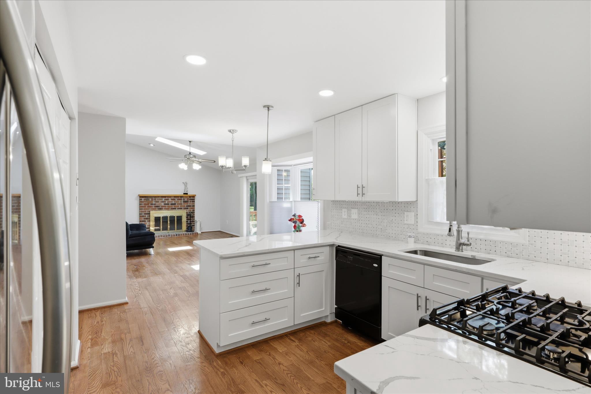 MONTGOMERY SQUARE - Residential