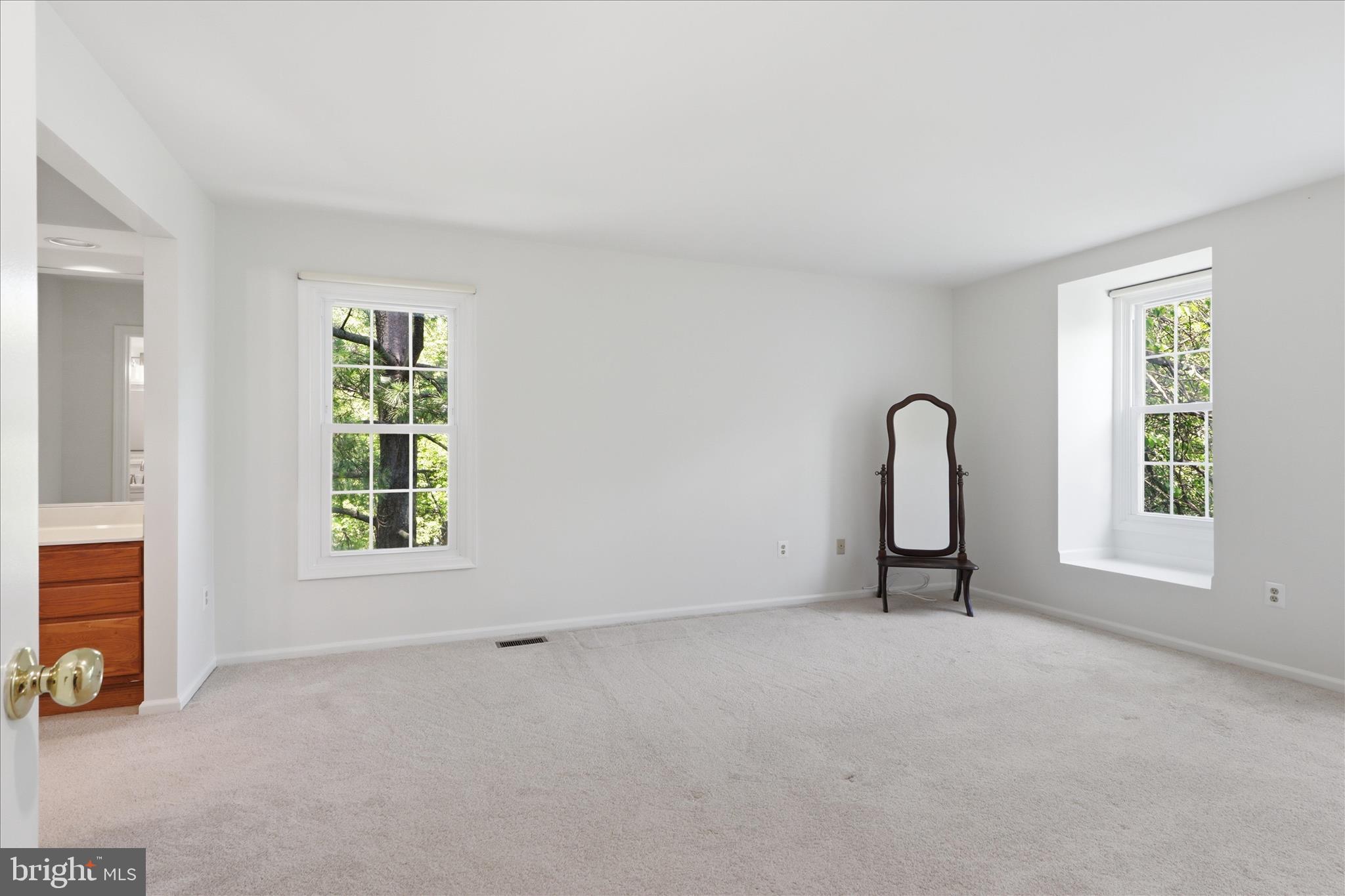 MONTGOMERY SQUARE - Residential