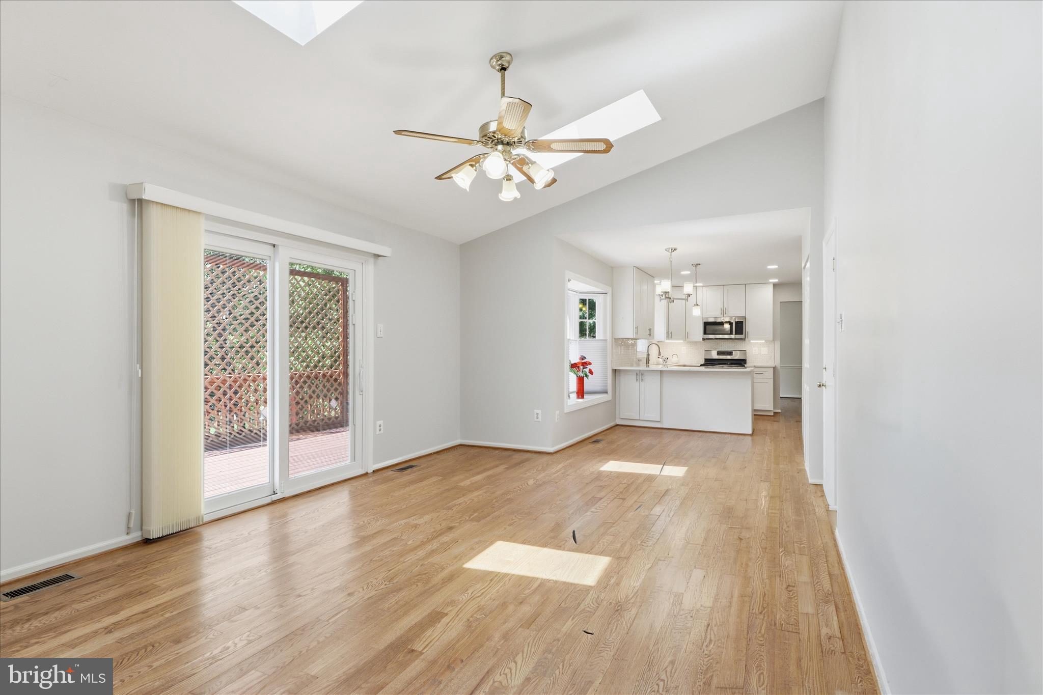 MONTGOMERY SQUARE - Residential