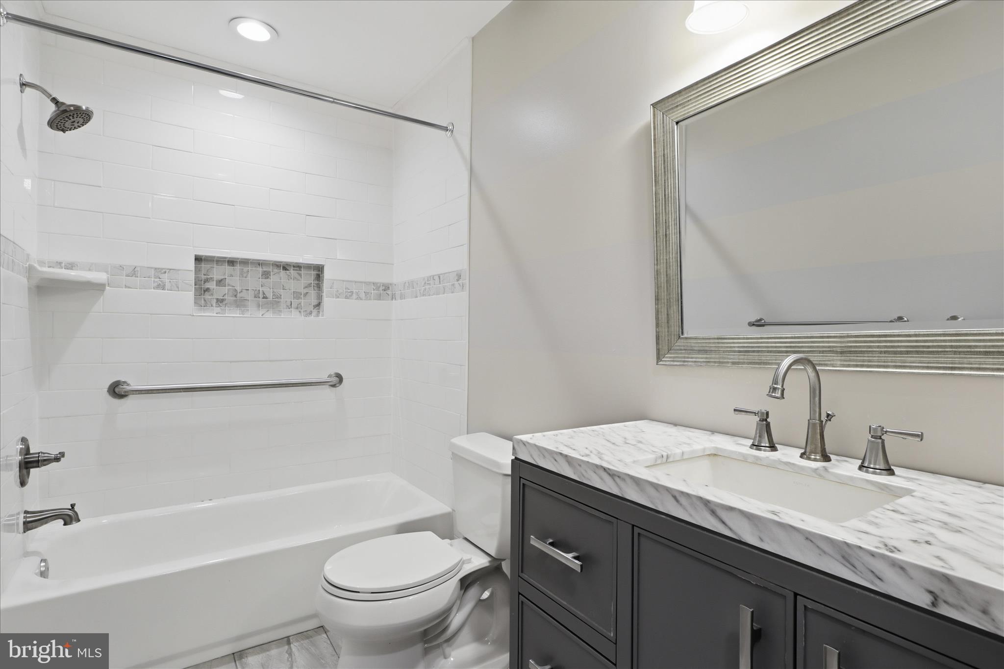 MONTGOMERY SQUARE - Residential