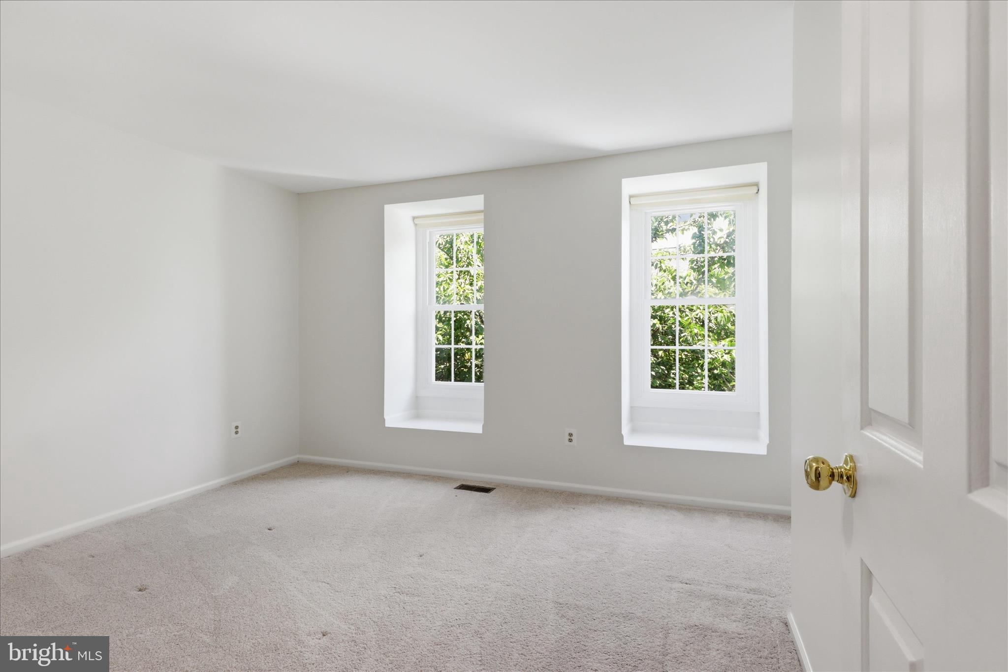 MONTGOMERY SQUARE - Residential