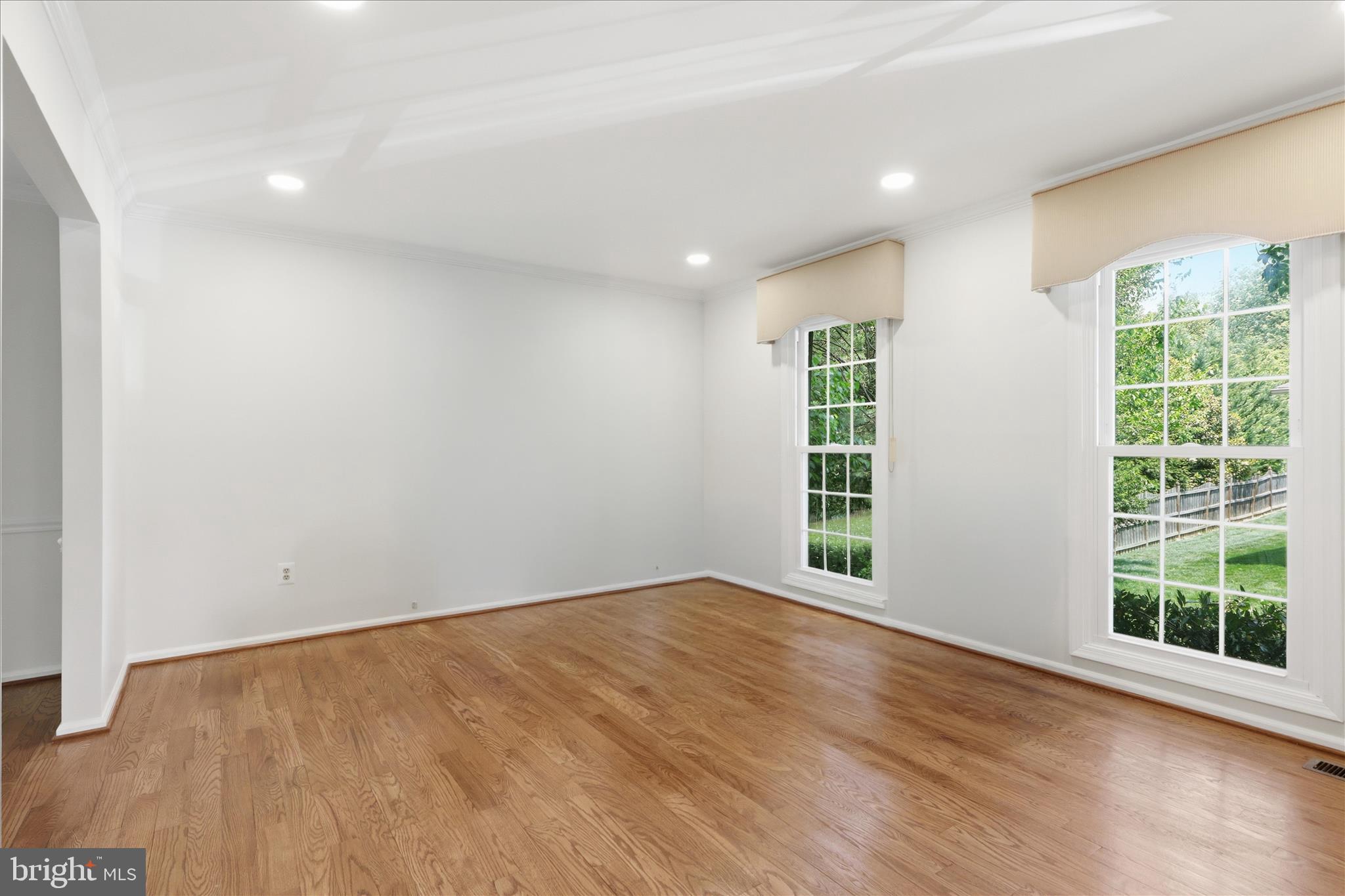 MONTGOMERY SQUARE - Residential