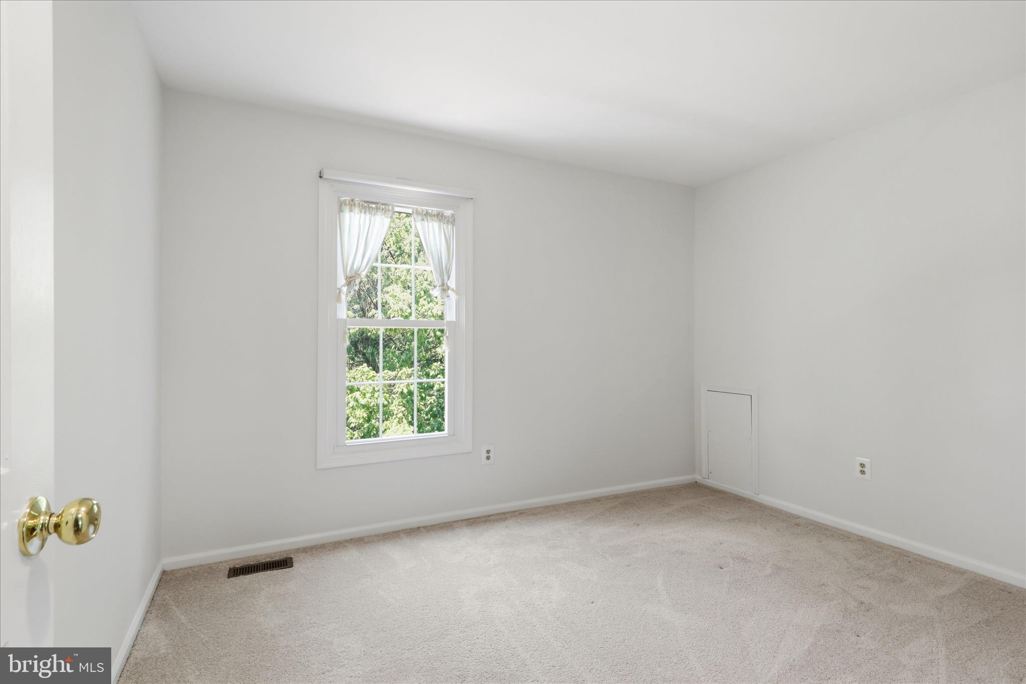 MONTGOMERY SQUARE - Residential