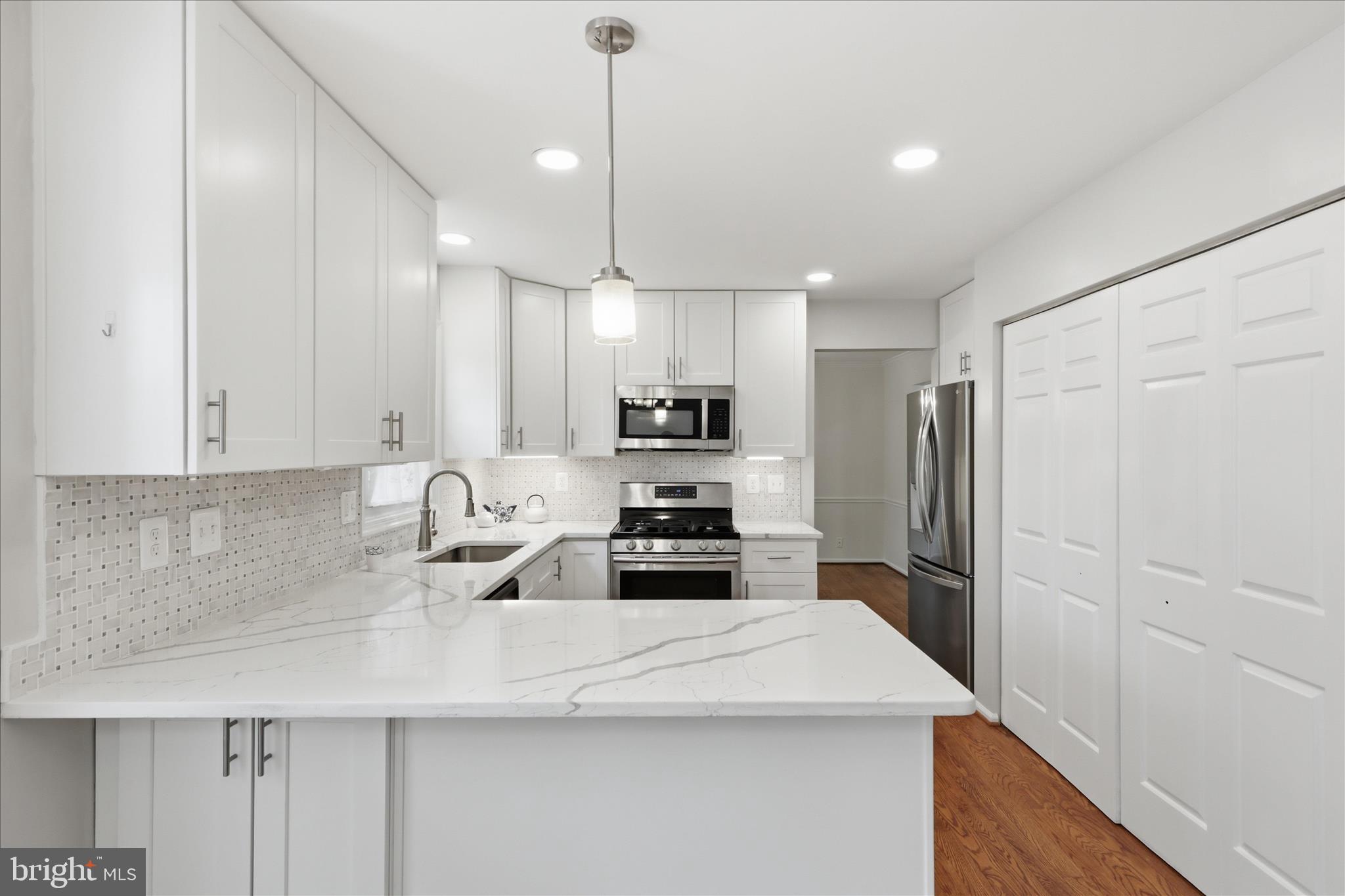MONTGOMERY SQUARE - Residential
