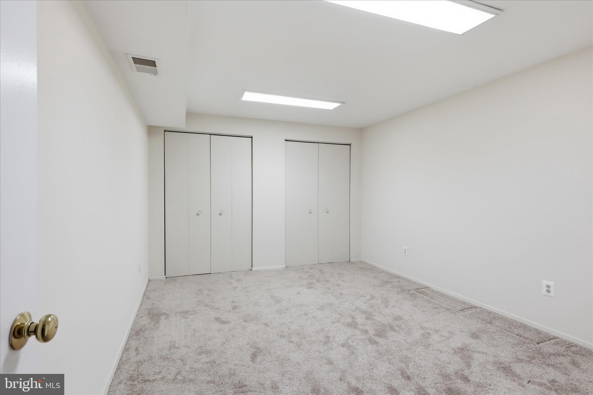 MONTGOMERY SQUARE - Residential