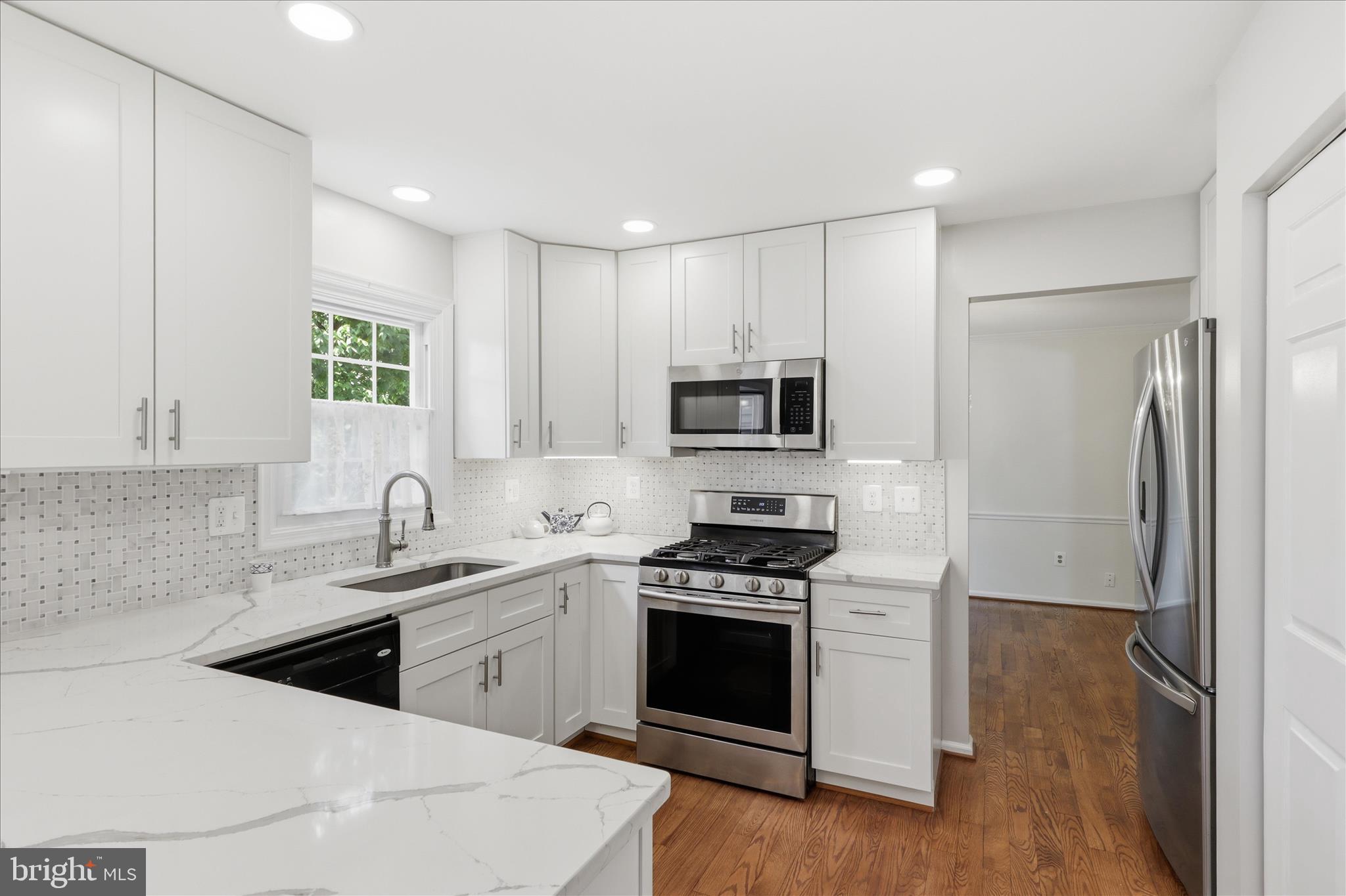 MONTGOMERY SQUARE - Residential