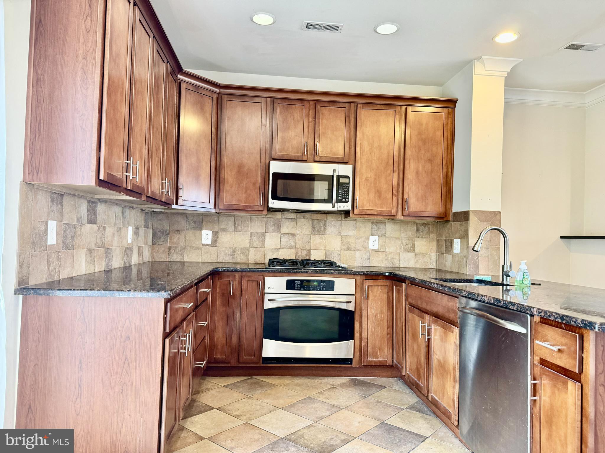 HYATTSVILLE - Residential