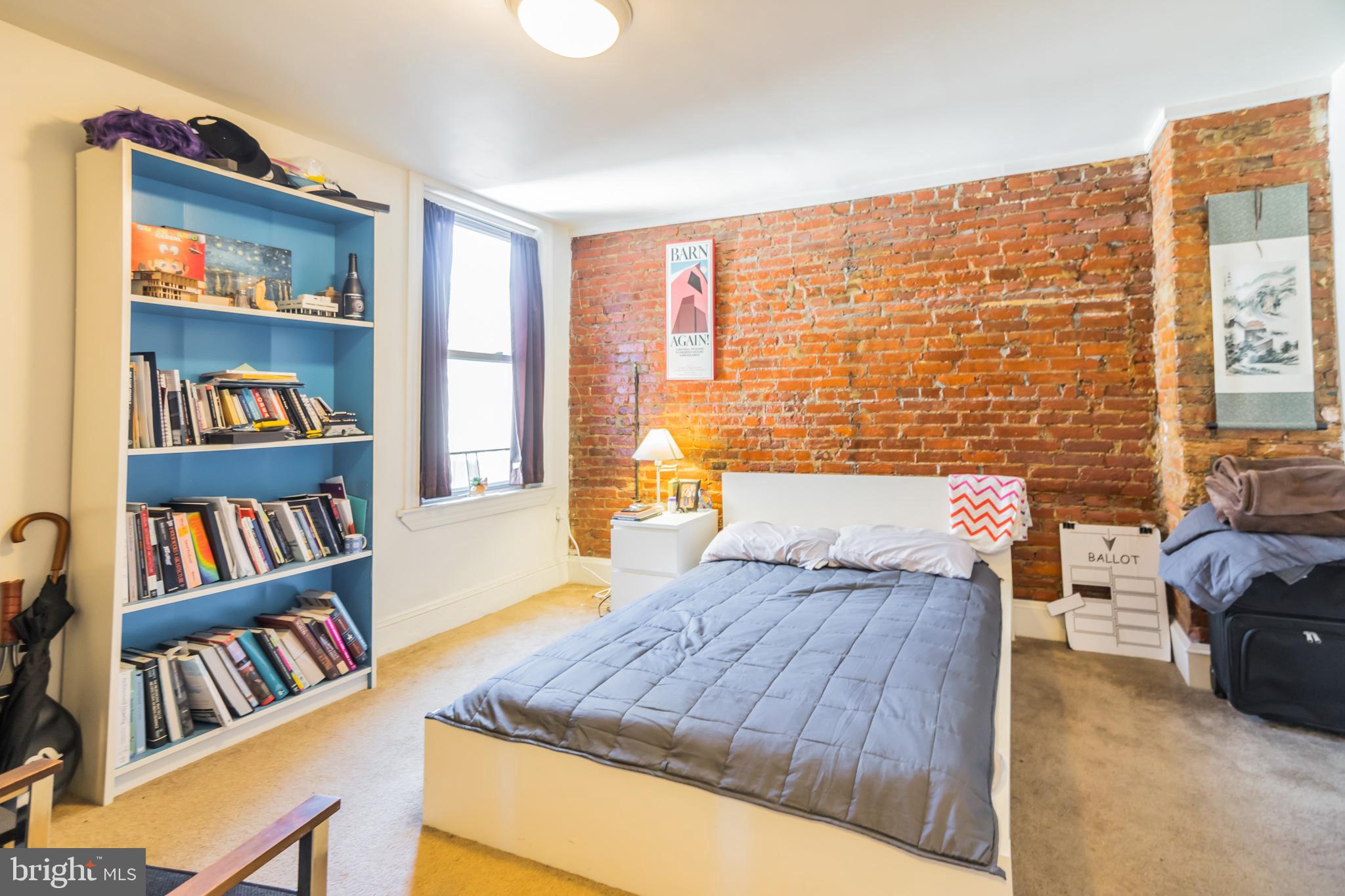 LOGAN SQUARE - Commercial Sale