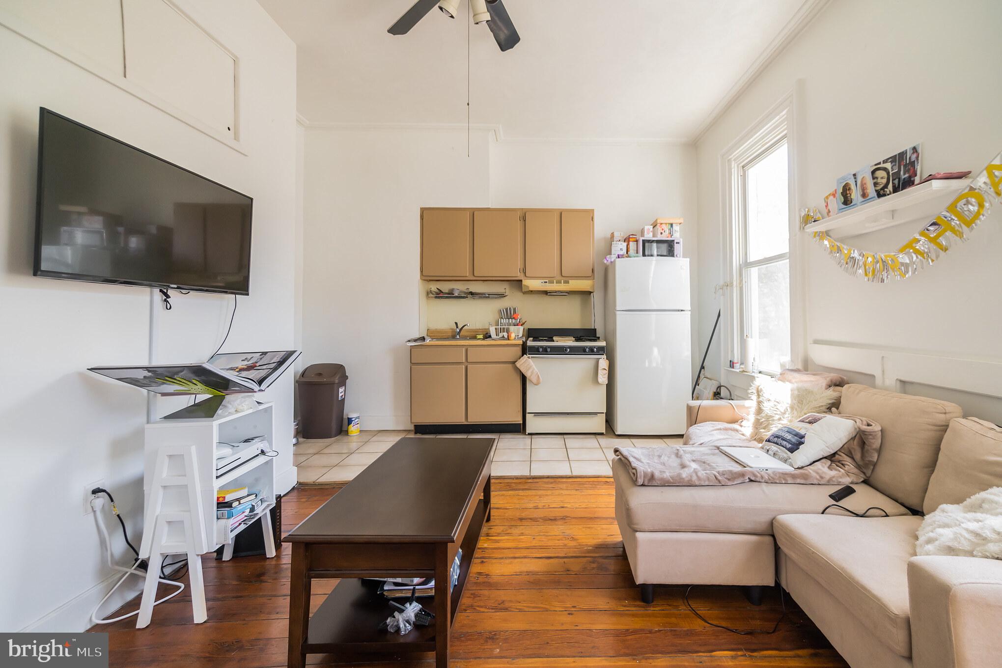 LOGAN SQUARE - Commercial Sale