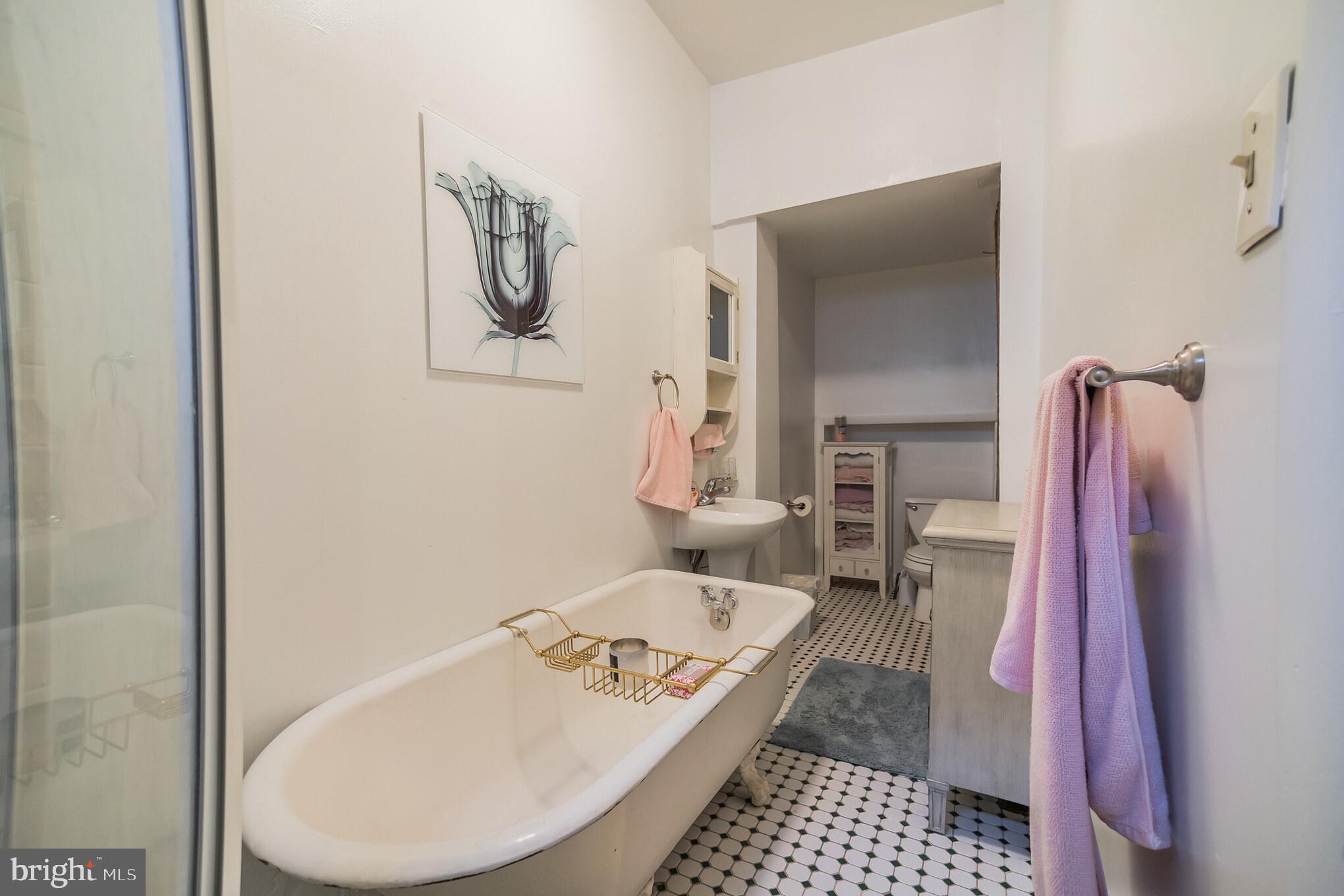 LOGAN SQUARE - Commercial Sale