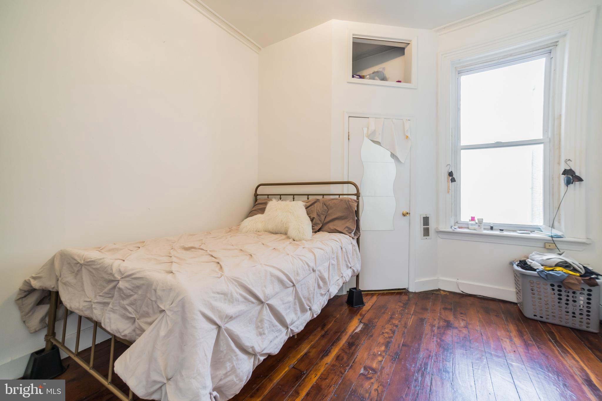 LOGAN SQUARE - Commercial Sale
