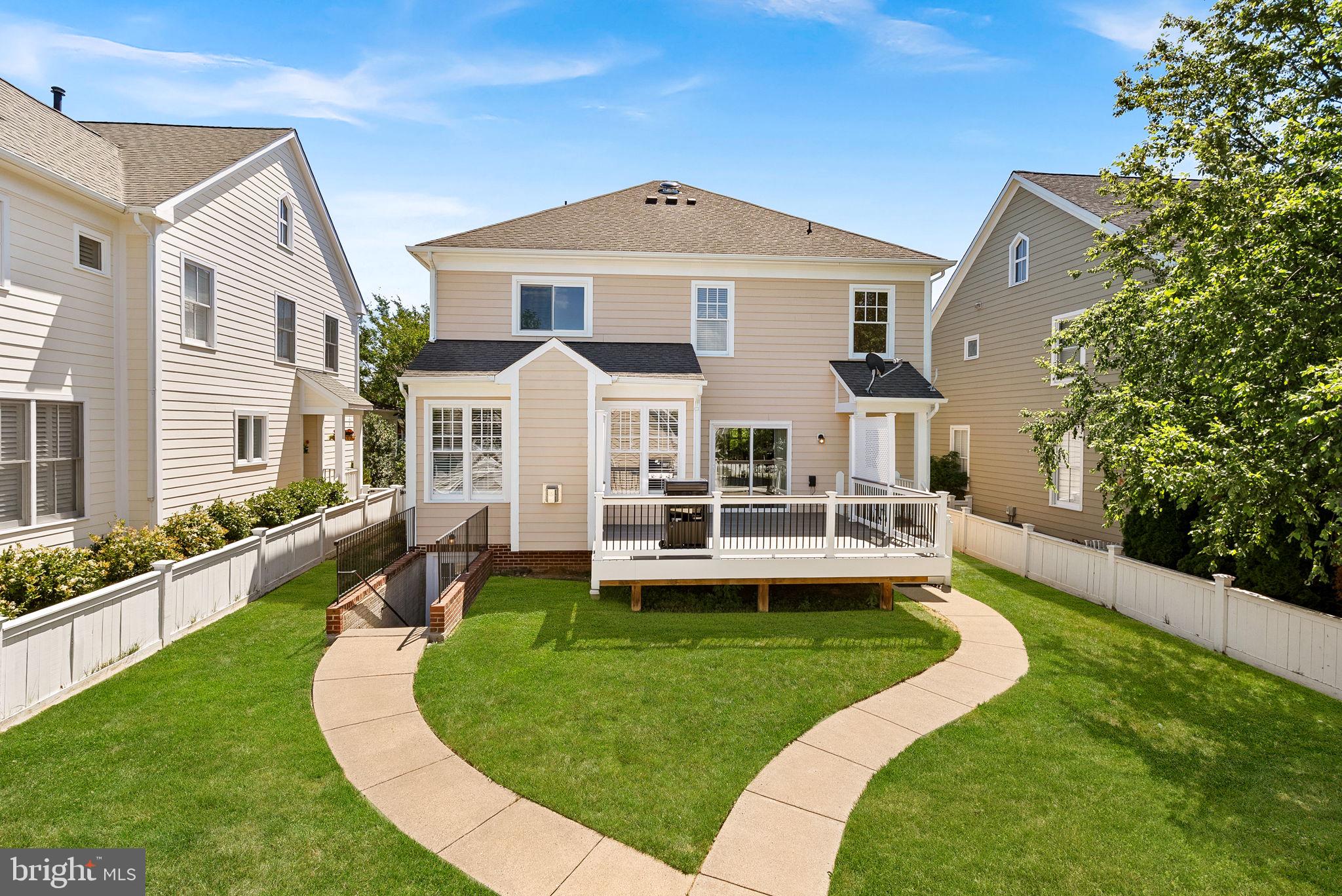THE VILLAGE CASE - Residential