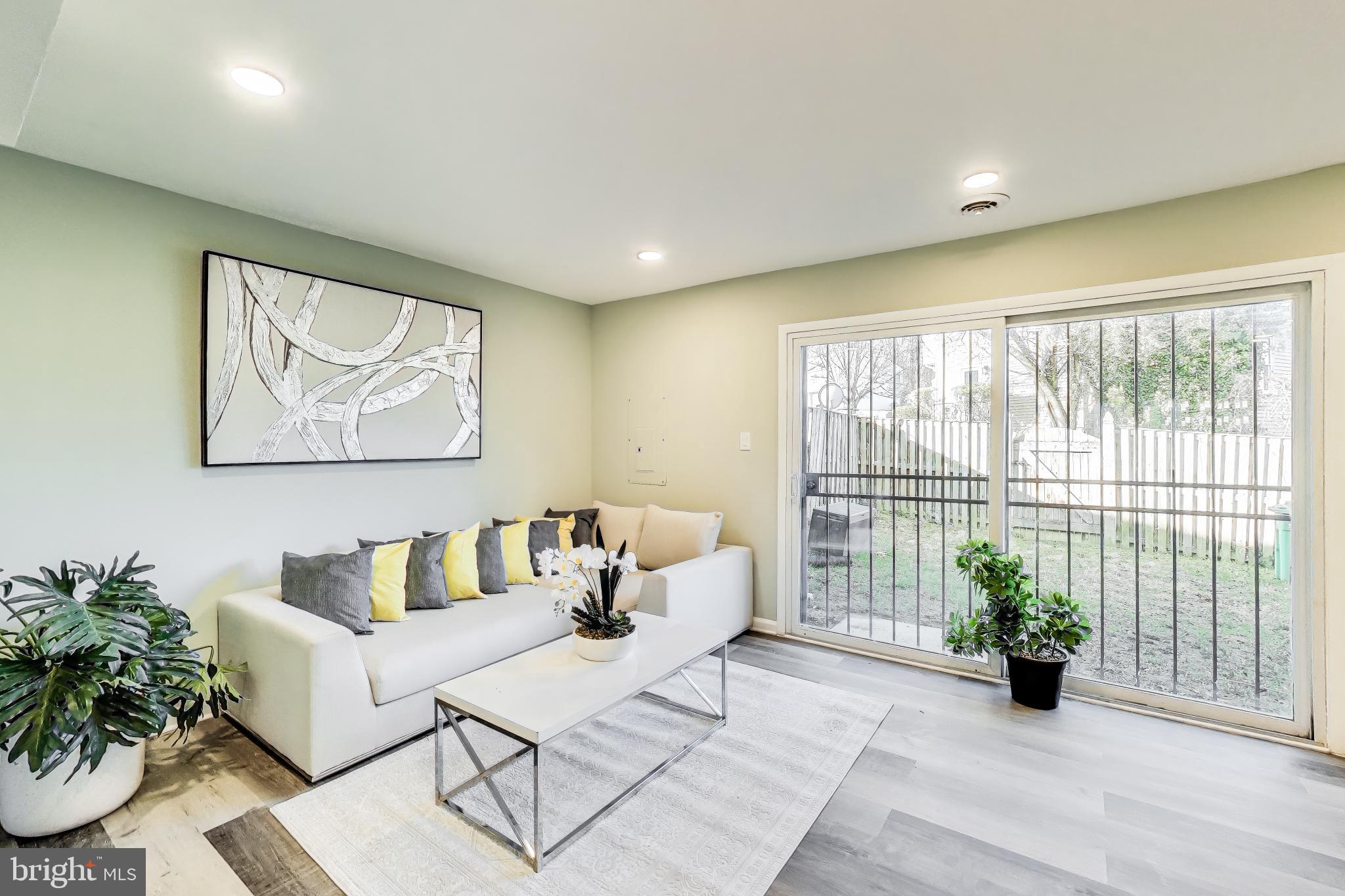 HILLCREST TOWNE - Residential