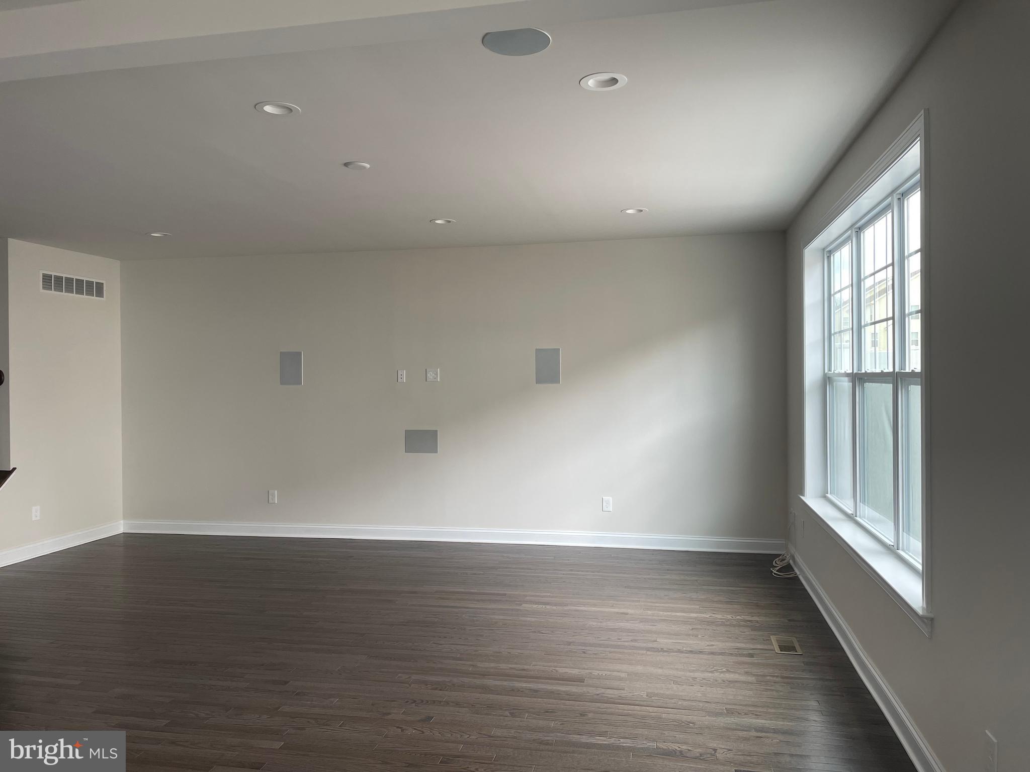 EAST VILLAGE - Residential