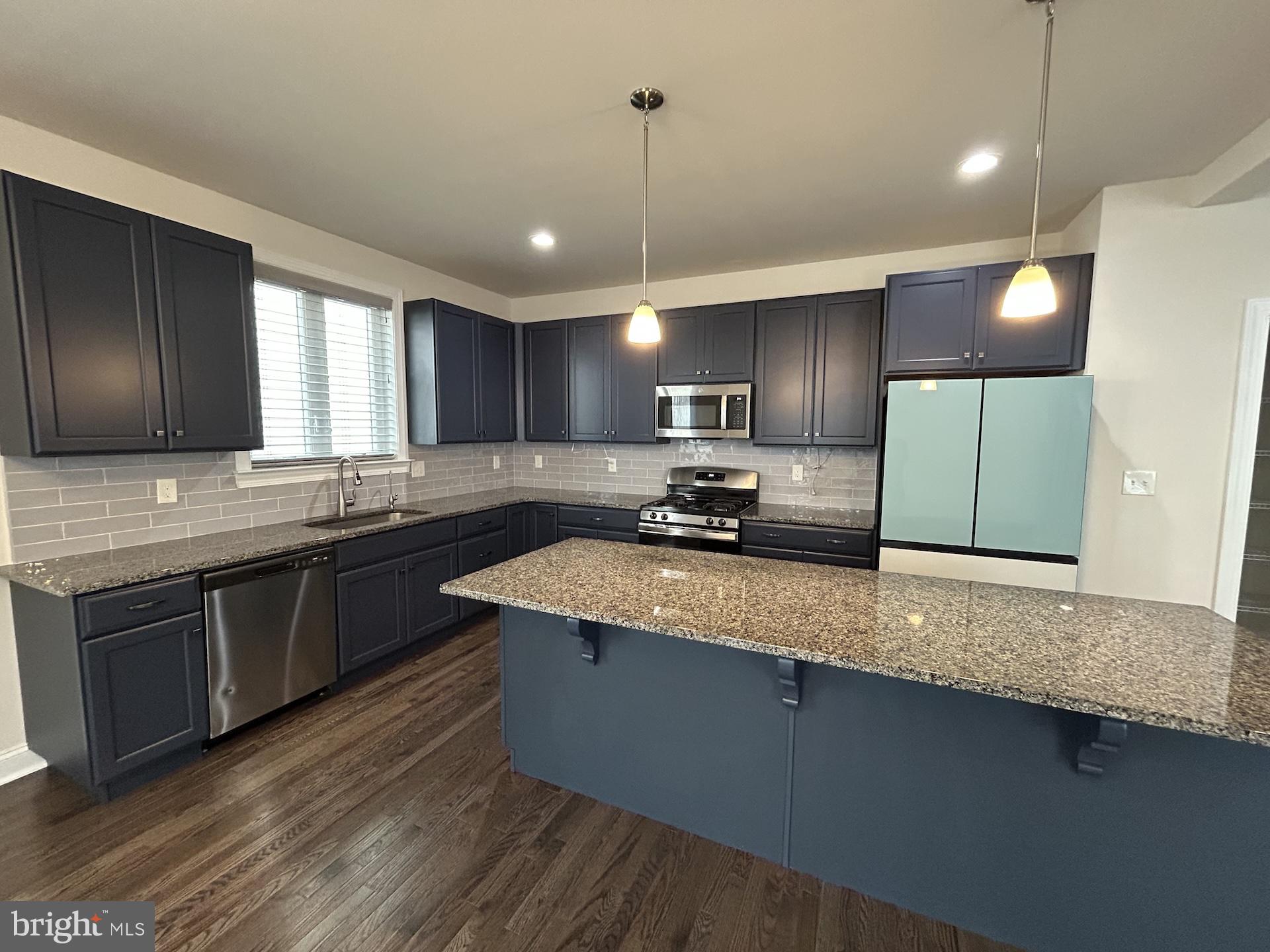 EAST VILLAGE - Residential