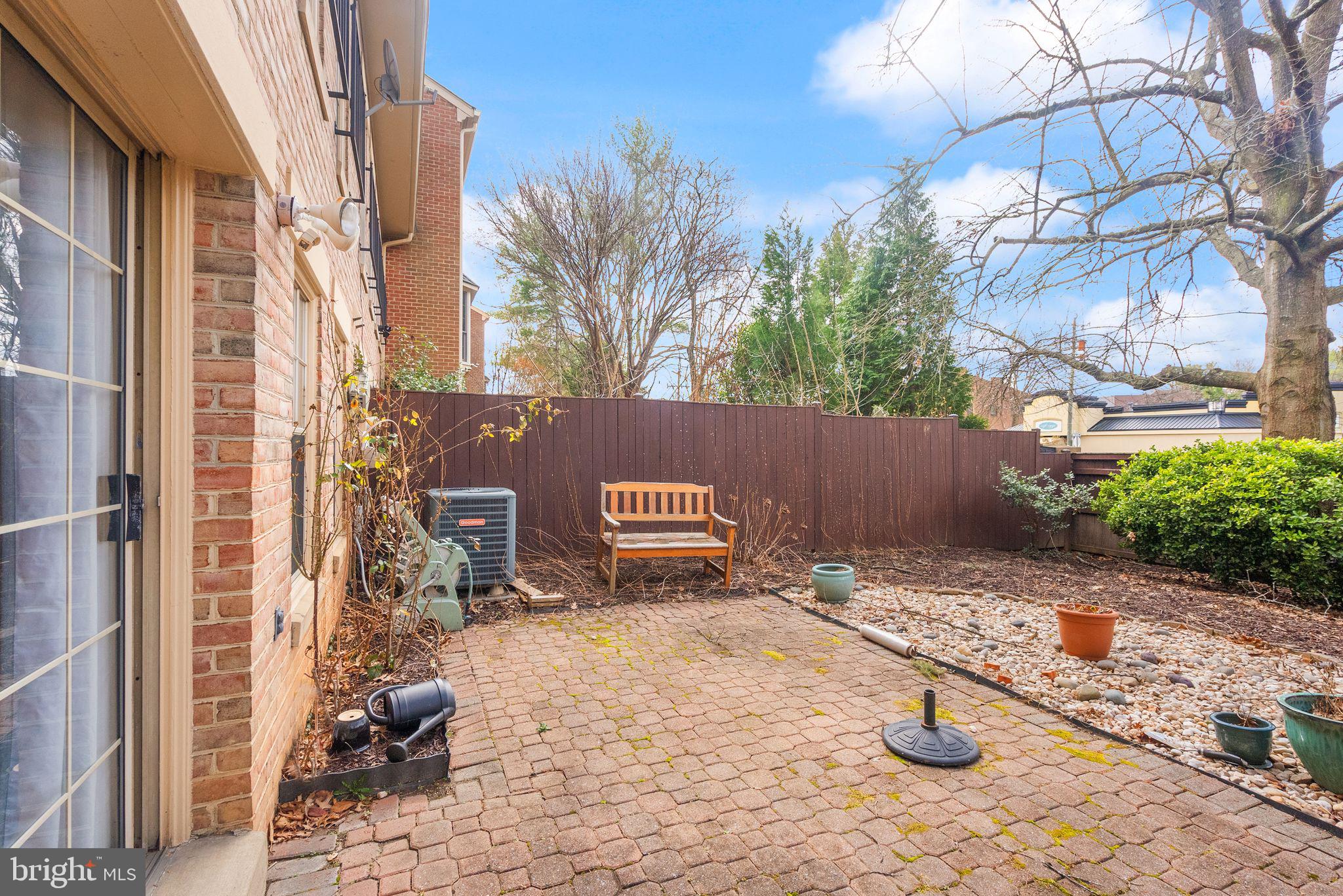 MCLEAN MEWS - Residential Lease