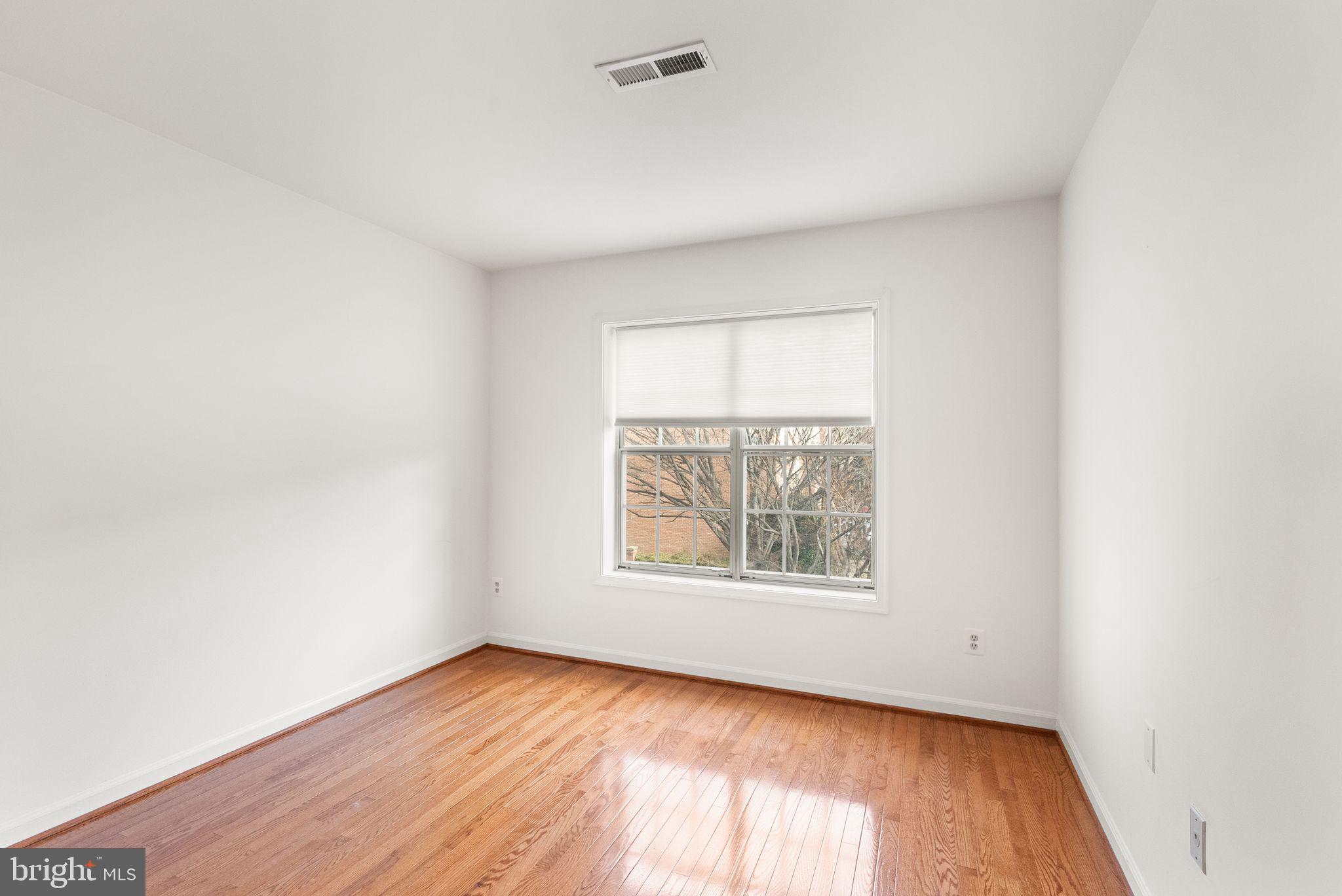 MCLEAN MEWS - Residential Lease