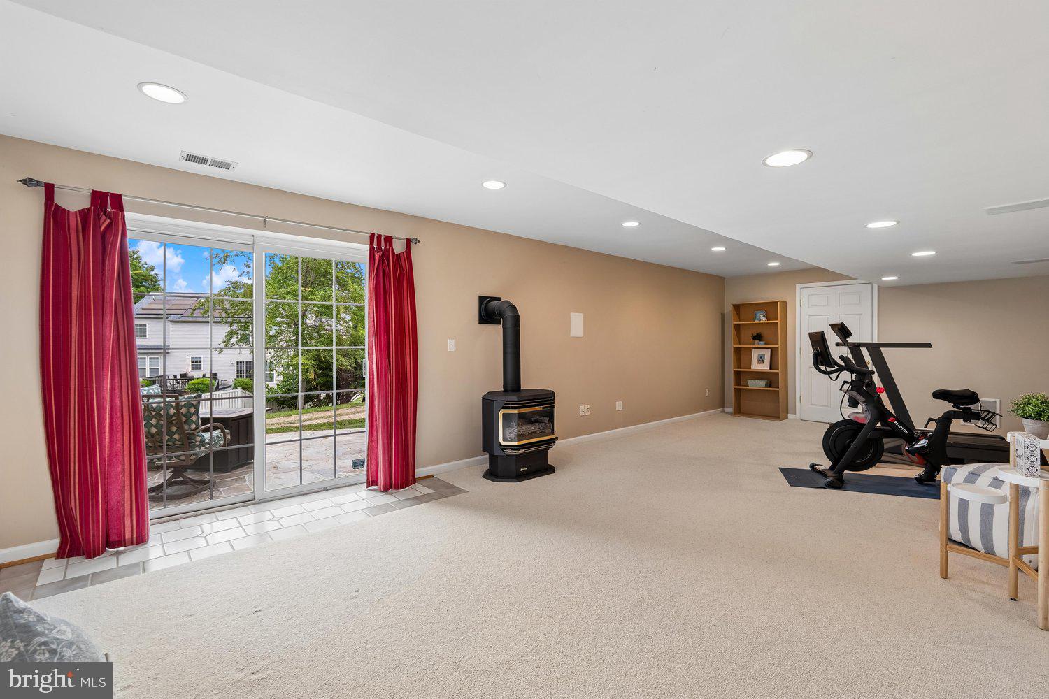 HOLLIFIELD STATION - Residential