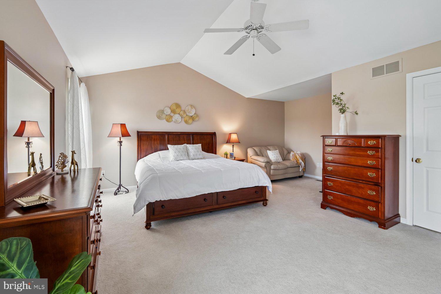 HOLLIFIELD STATION - Residential