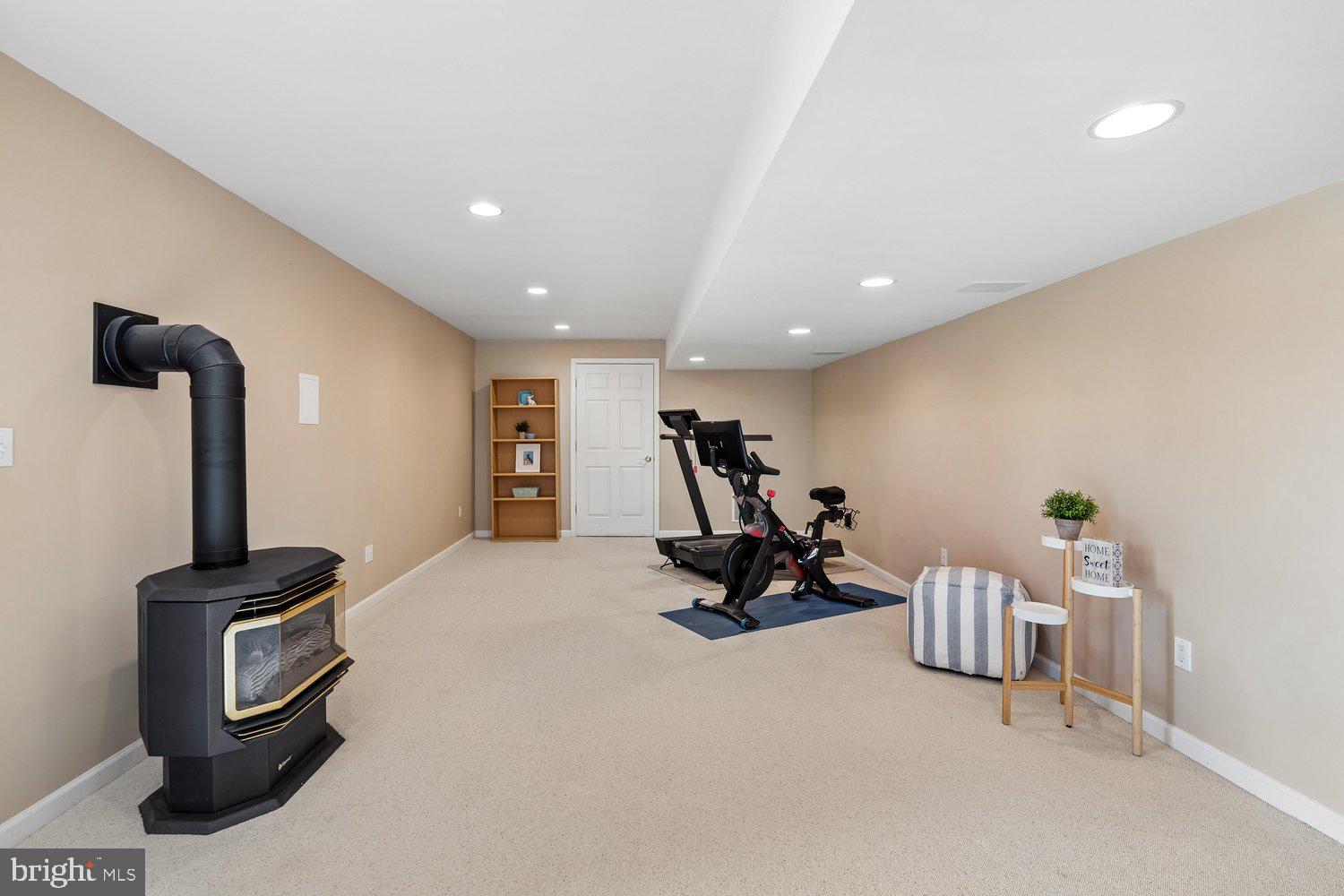 HOLLIFIELD STATION - Residential