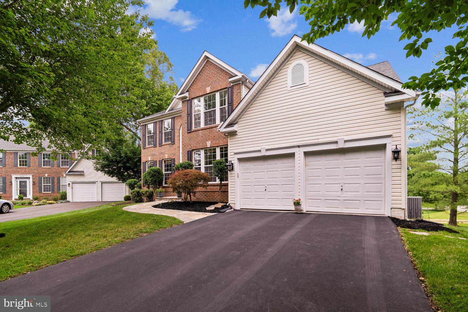 HOLLIFIELD STATION - Residential