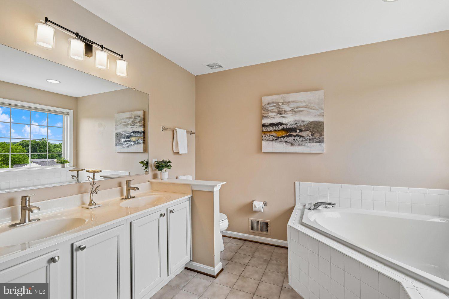 HOLLIFIELD STATION - Residential