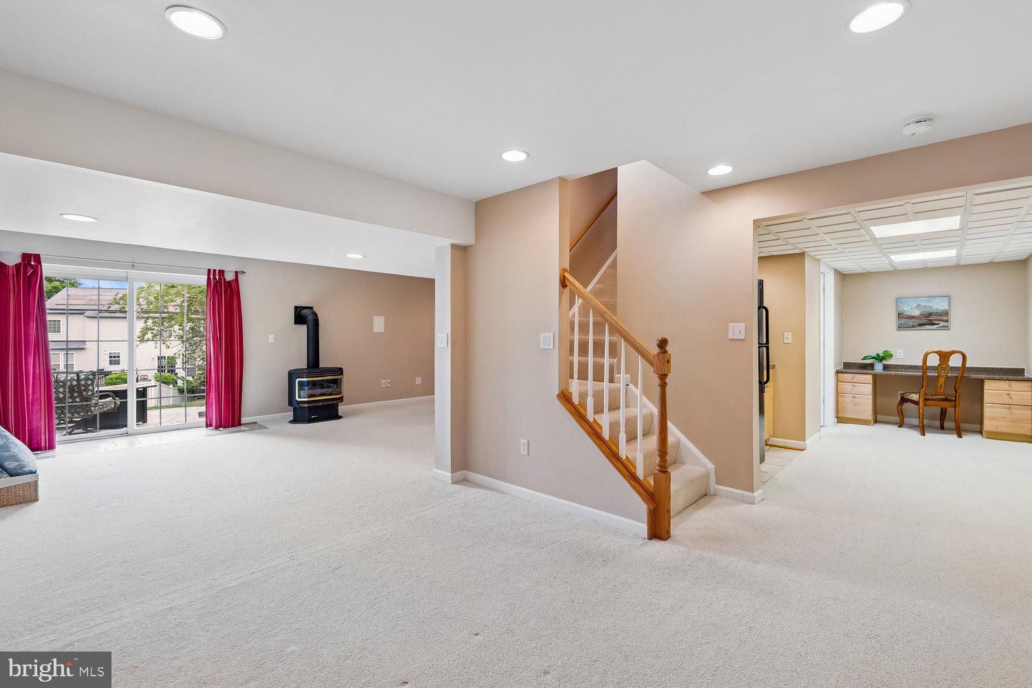 HOLLIFIELD STATION - Residential