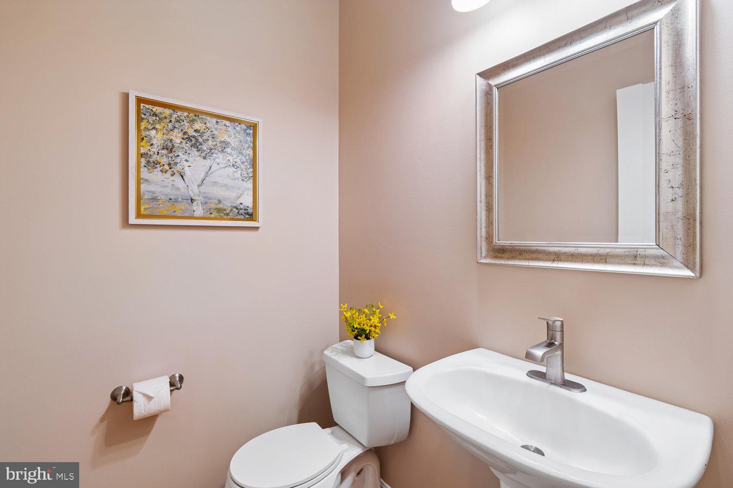 HOLLIFIELD STATION - Residential