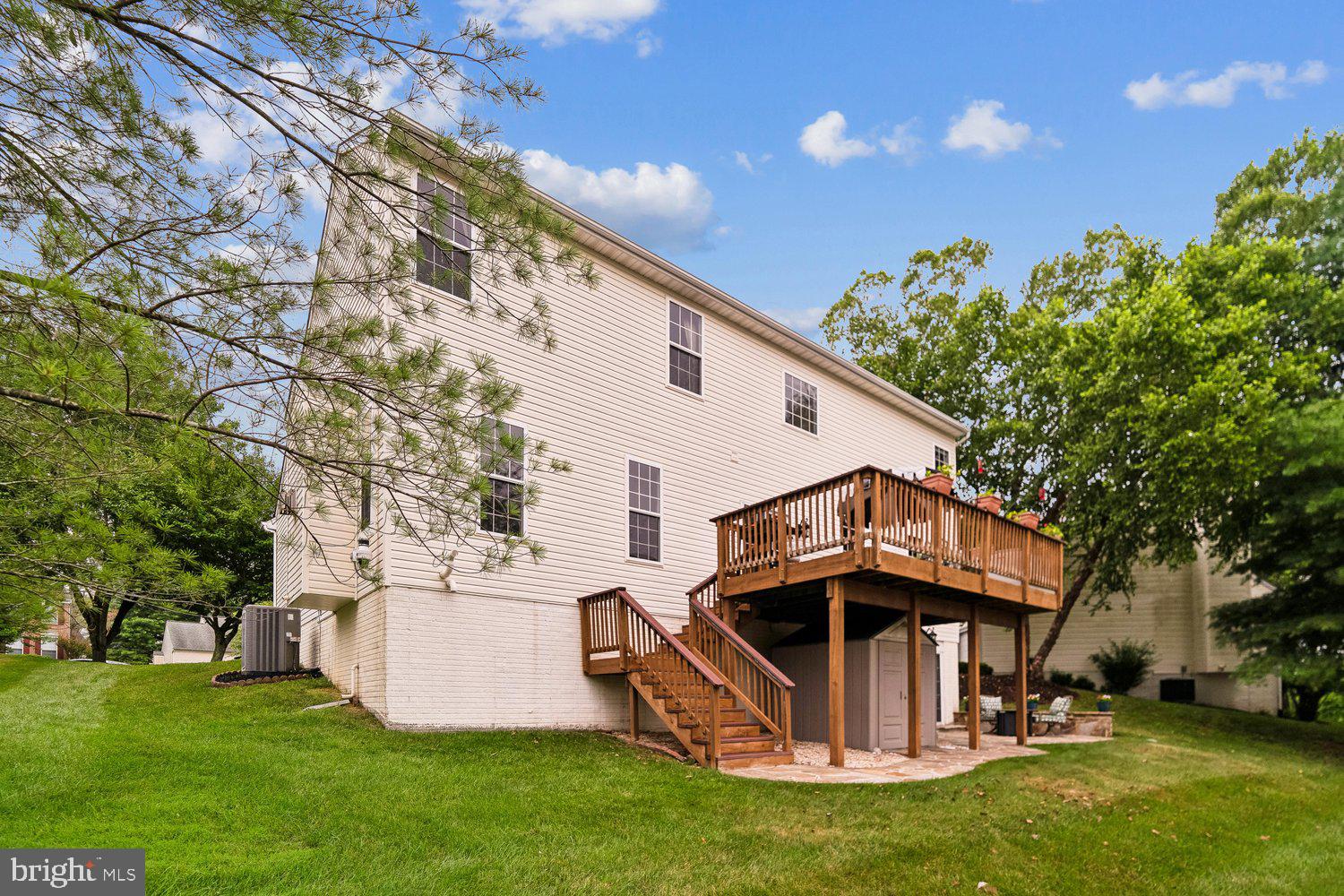 HOLLIFIELD STATION - Residential
