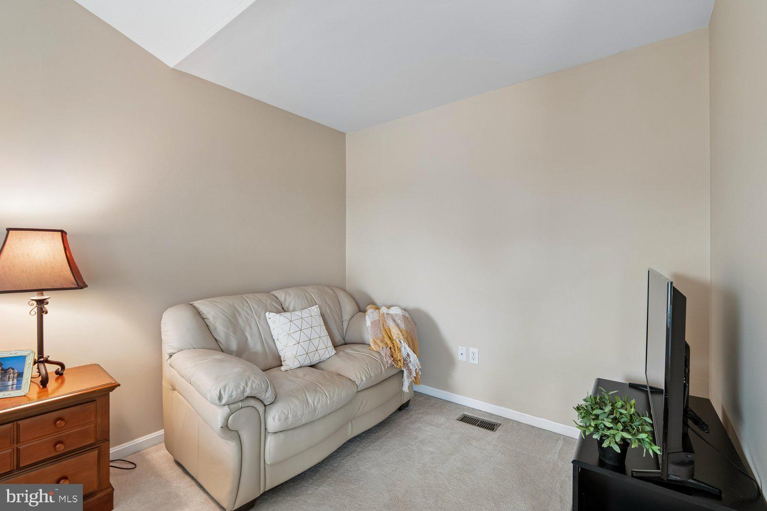 HOLLIFIELD STATION - Residential