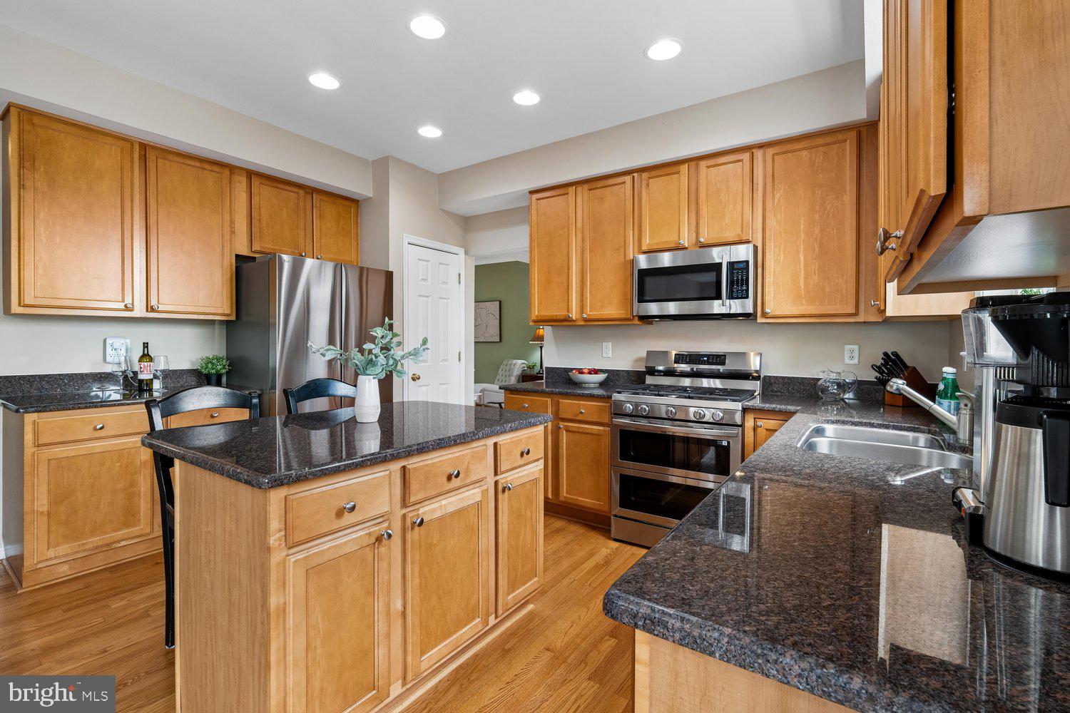 HOLLIFIELD STATION - Residential