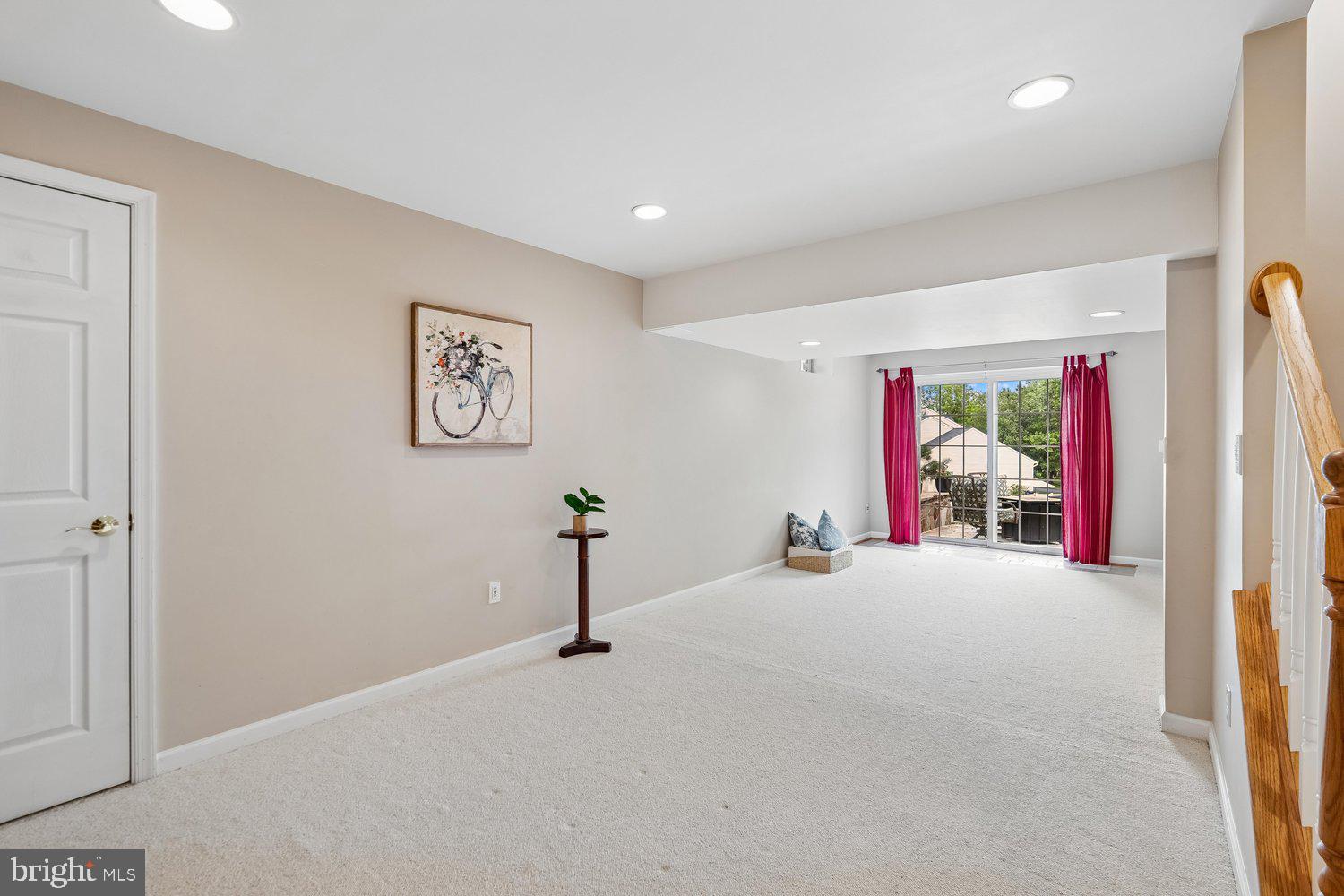 HOLLIFIELD STATION - Residential