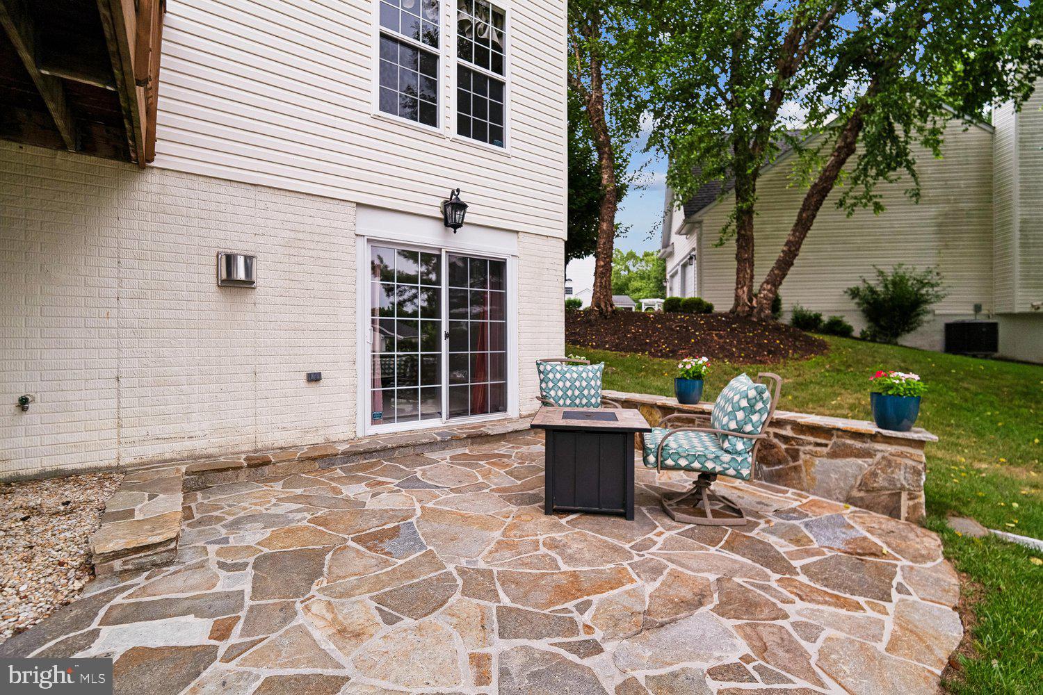 HOLLIFIELD STATION - Residential