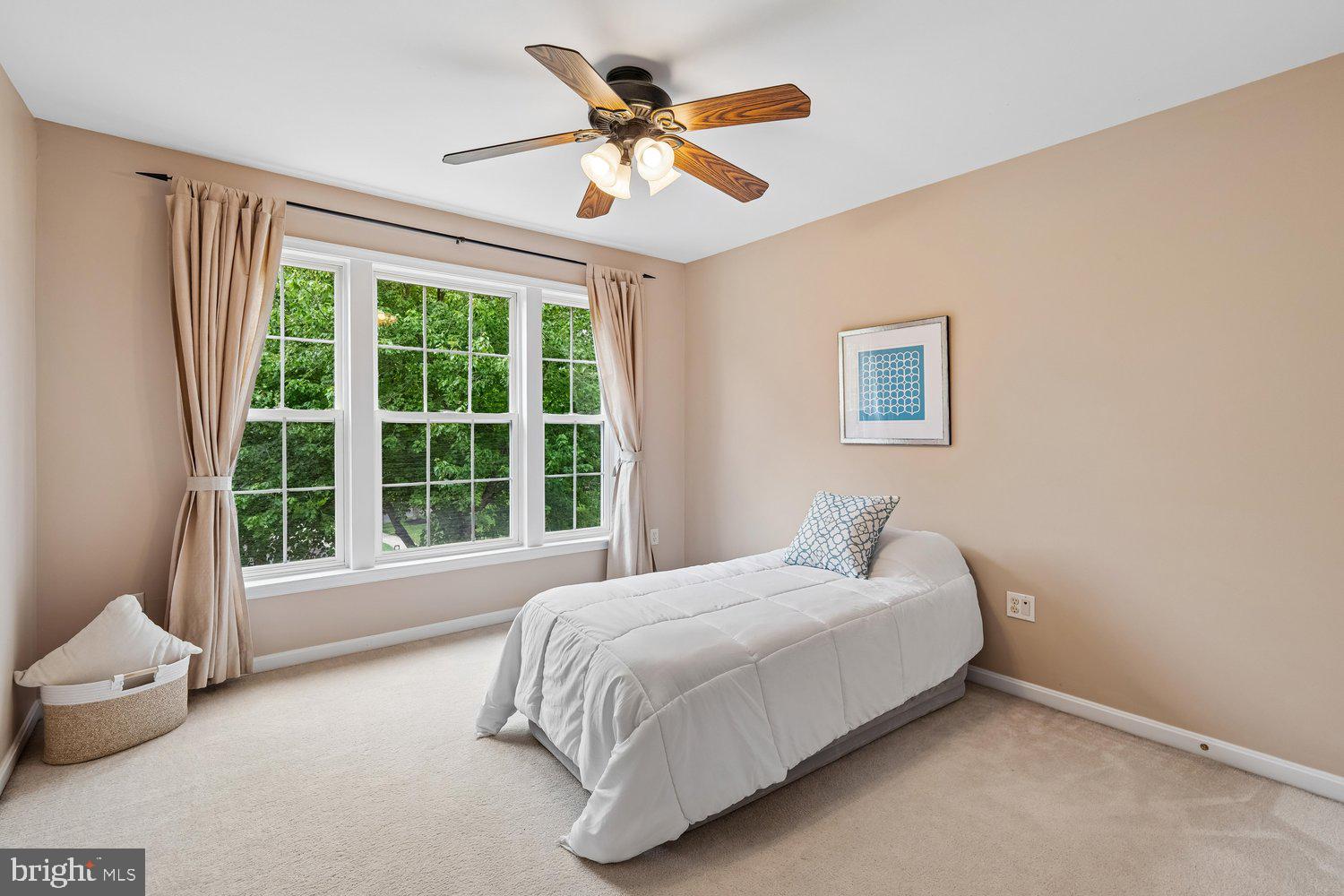 HOLLIFIELD STATION - Residential