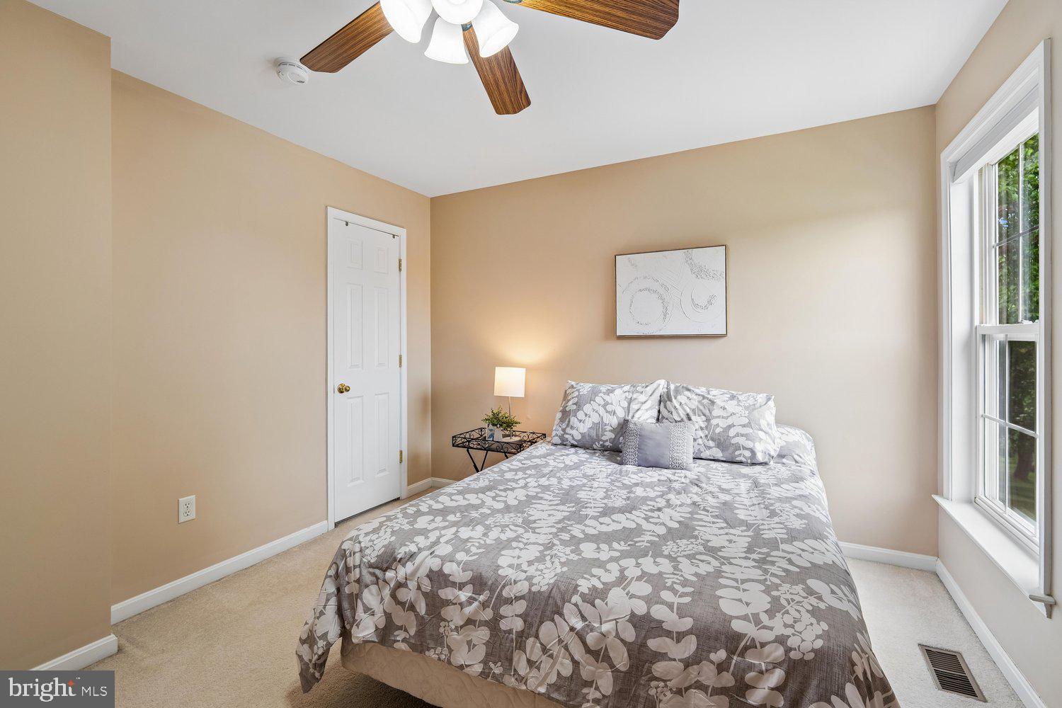 HOLLIFIELD STATION - Residential