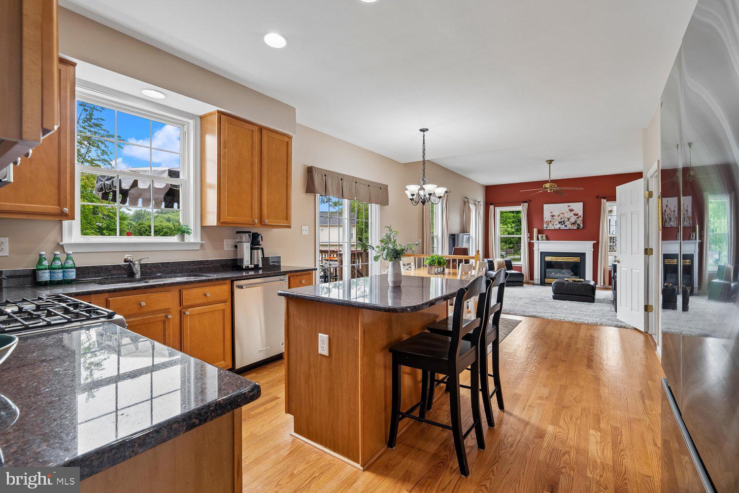 HOLLIFIELD STATION - Residential