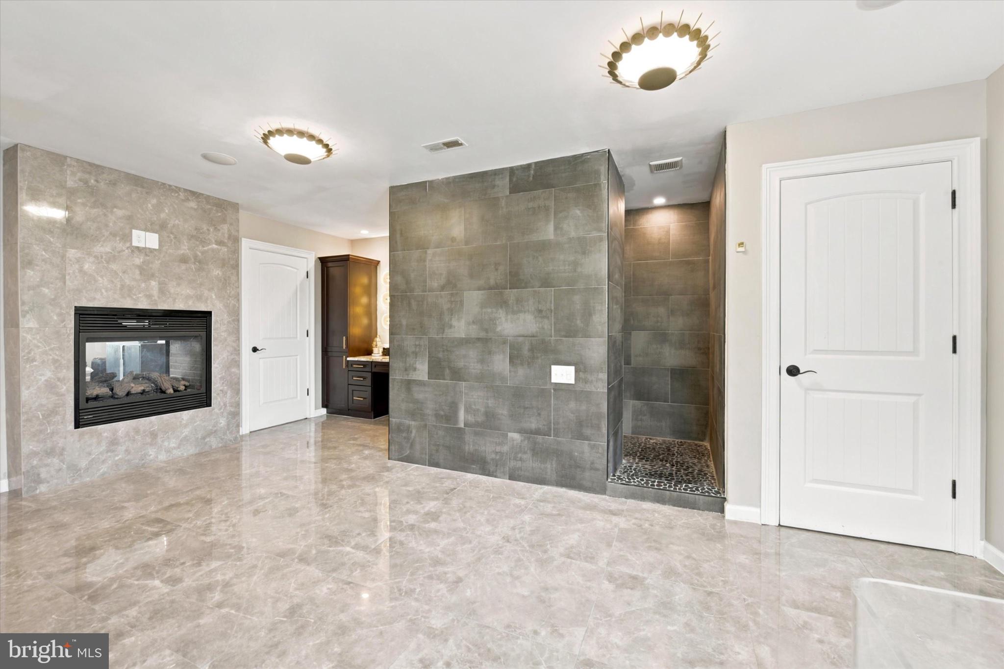 DARLINGTON POINTE - Residential