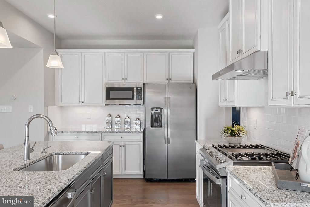 THE LAKES AT MARTINSBURG - Residential