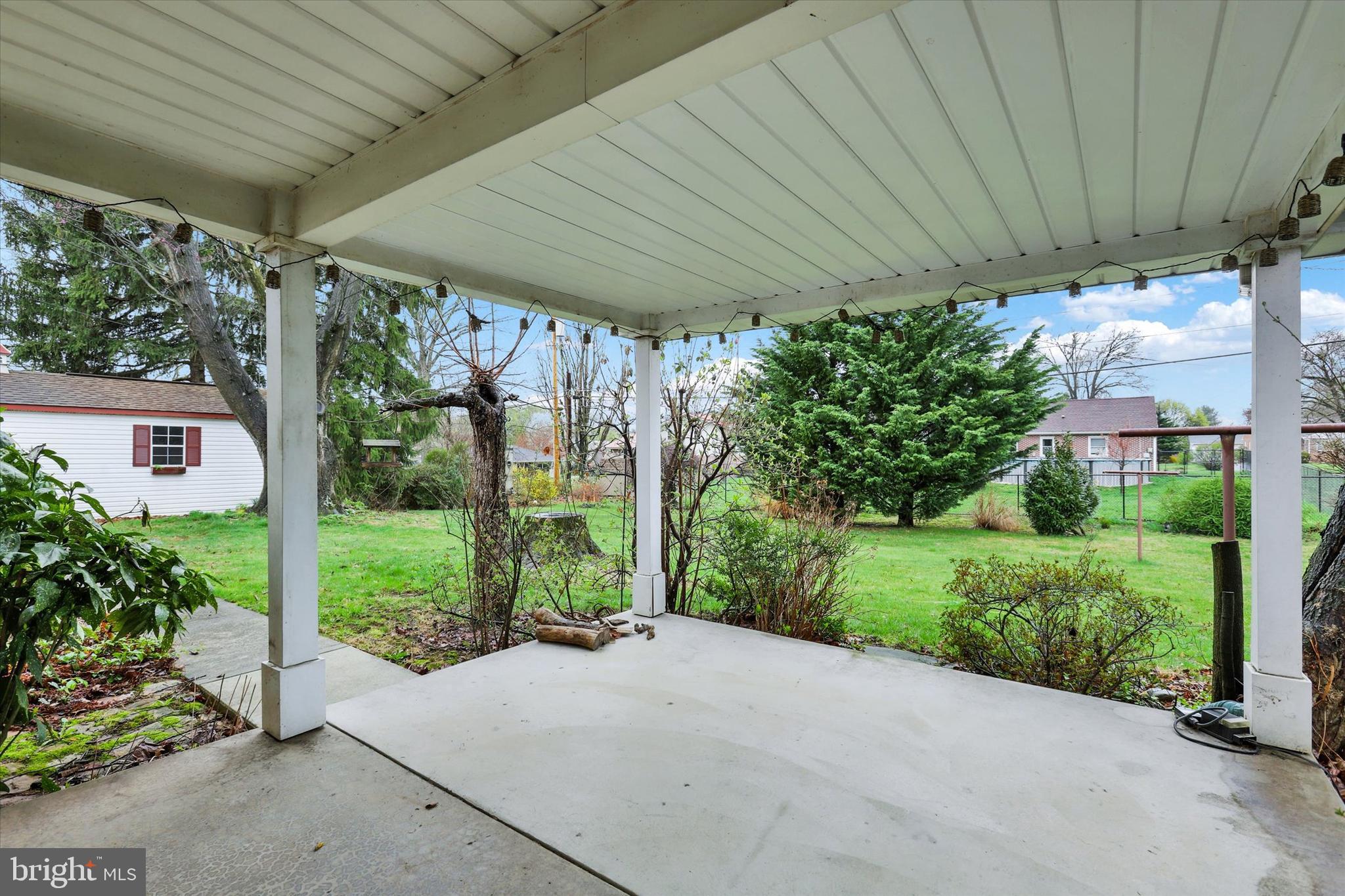 HALLWOOD HEIGHTS - Residential