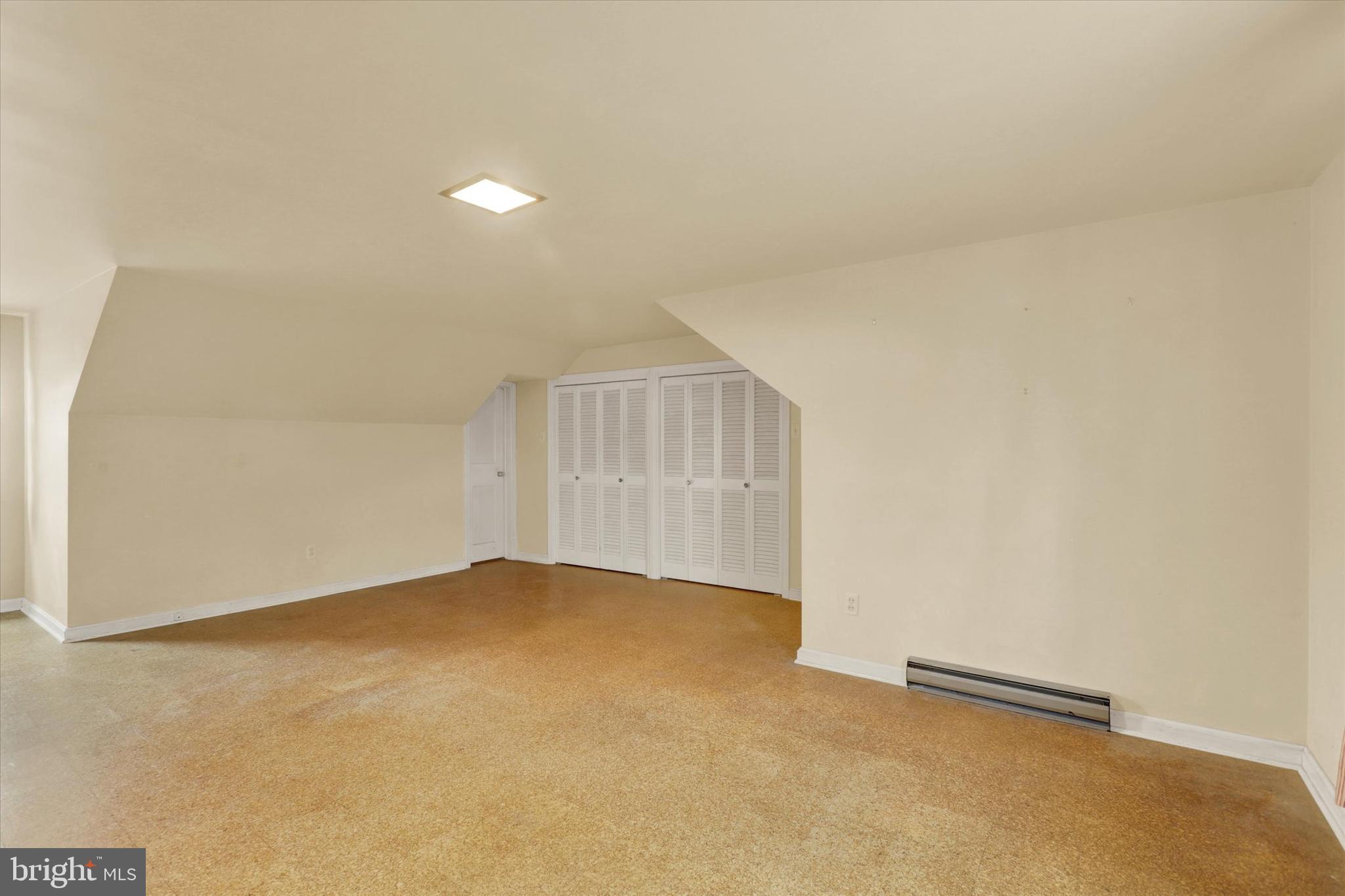 HALLWOOD HEIGHTS - Residential