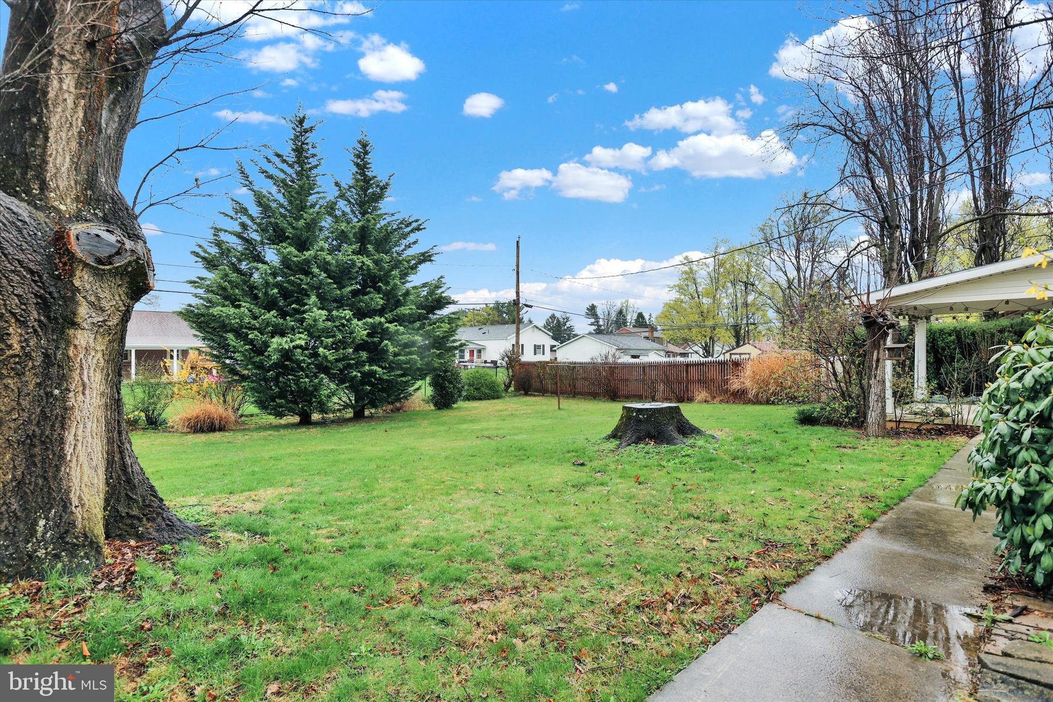 HALLWOOD HEIGHTS - Residential