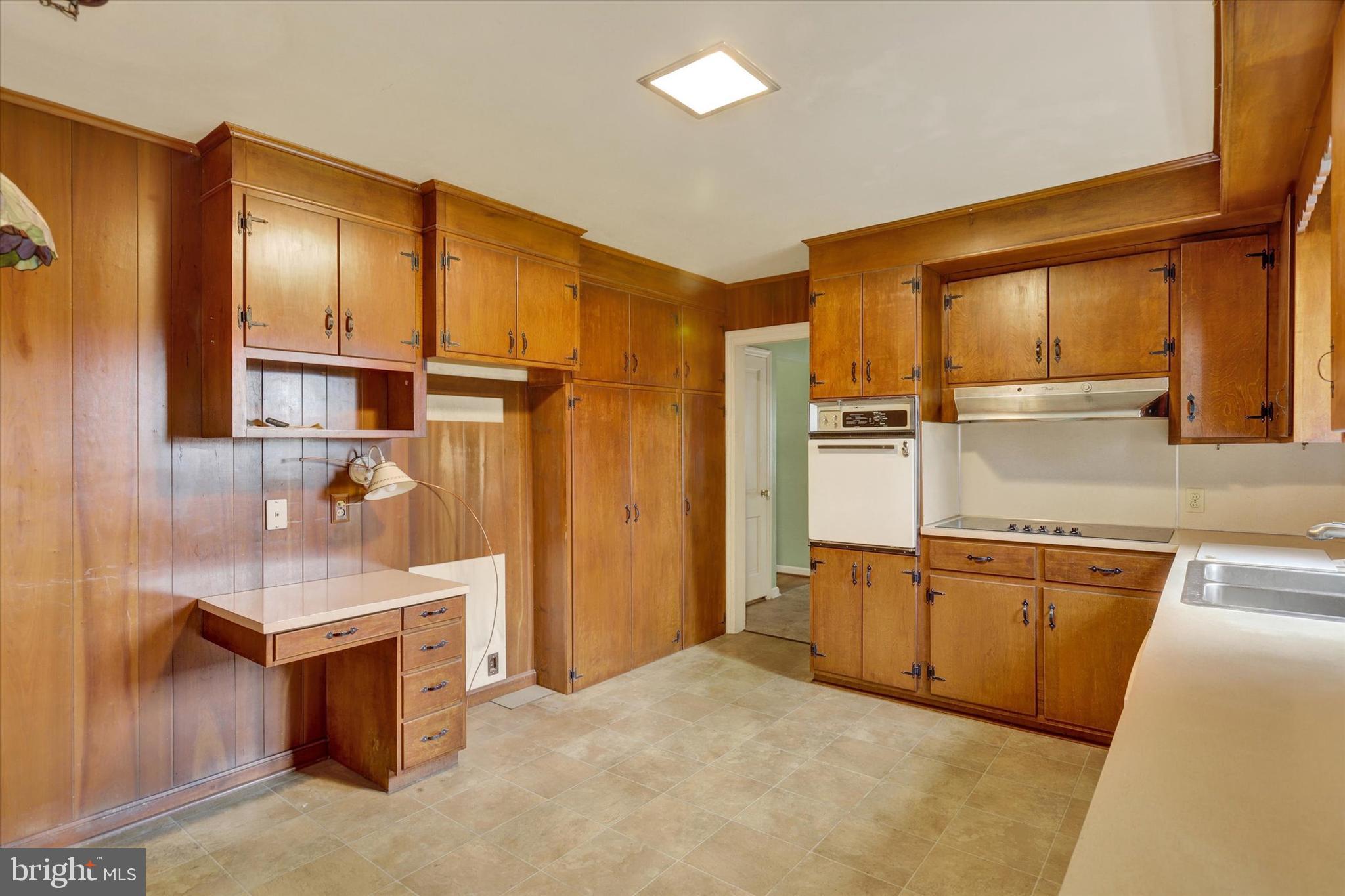HALLWOOD HEIGHTS - Residential
